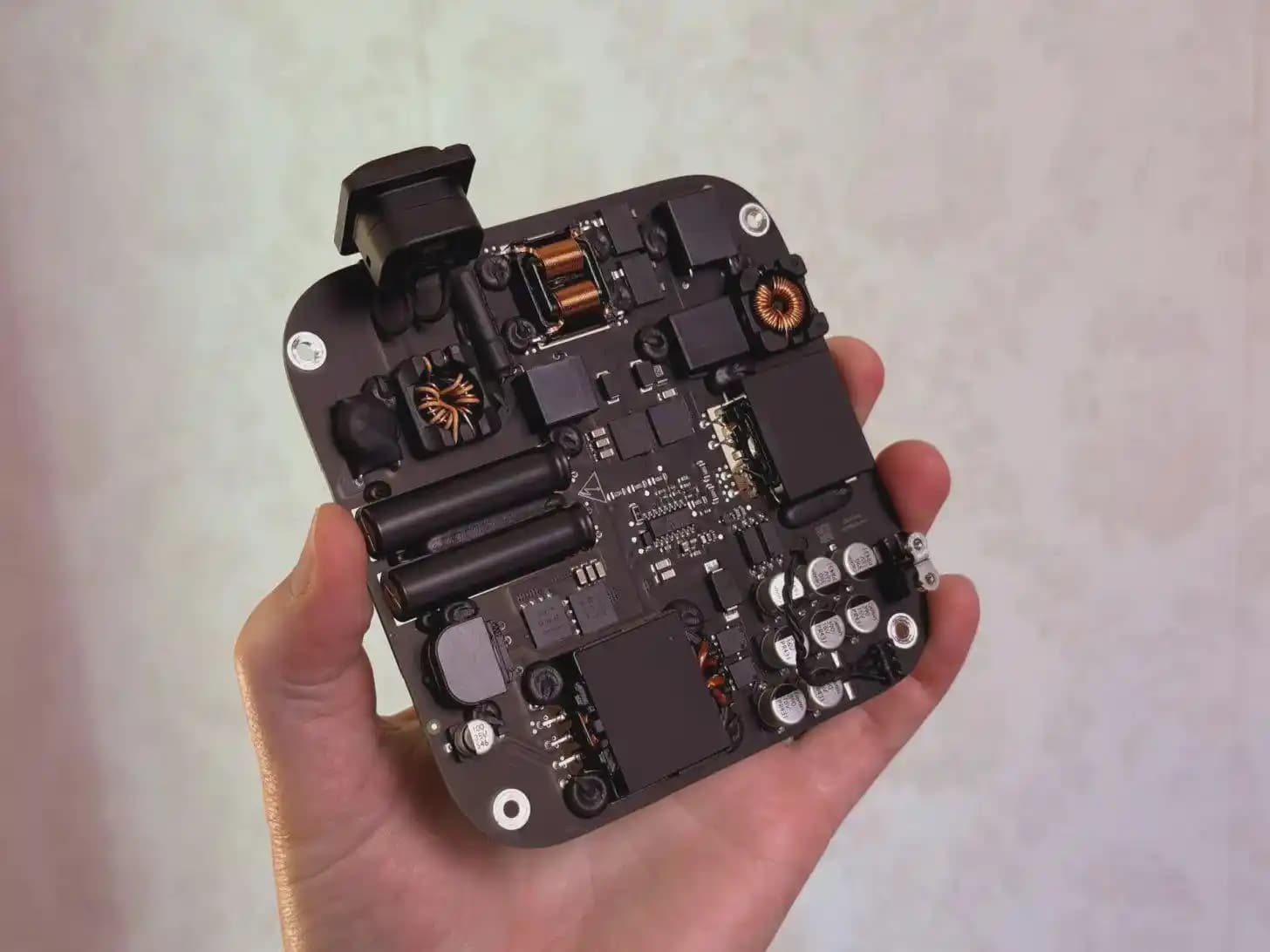 Mac Mini 2012 Güç Kaynağı Tasarımı: Teknik Detaylar ve Estetik Yaklaşımlar