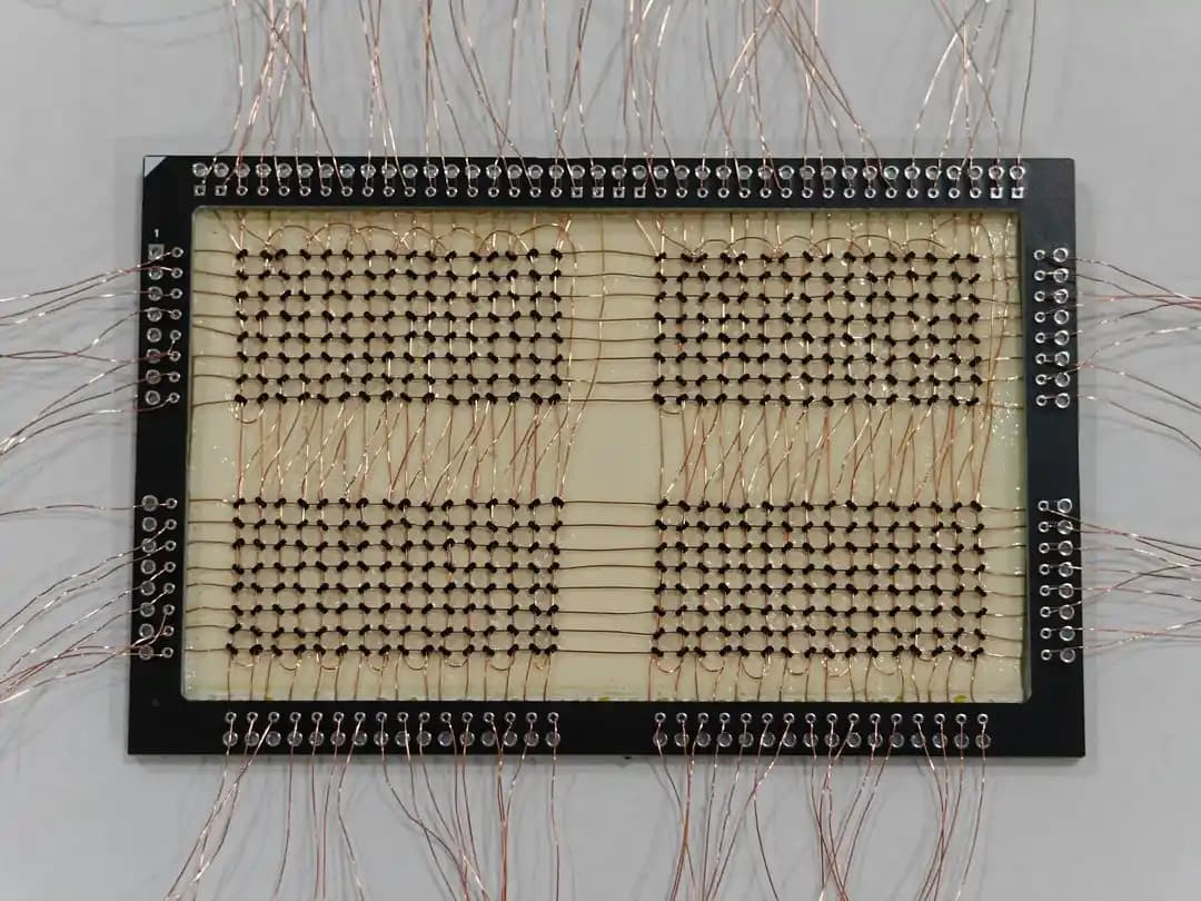 Manyetik Çekirdek Bellek: 64 Baytlık El İşi ile Veri Depolama Teknolojisi