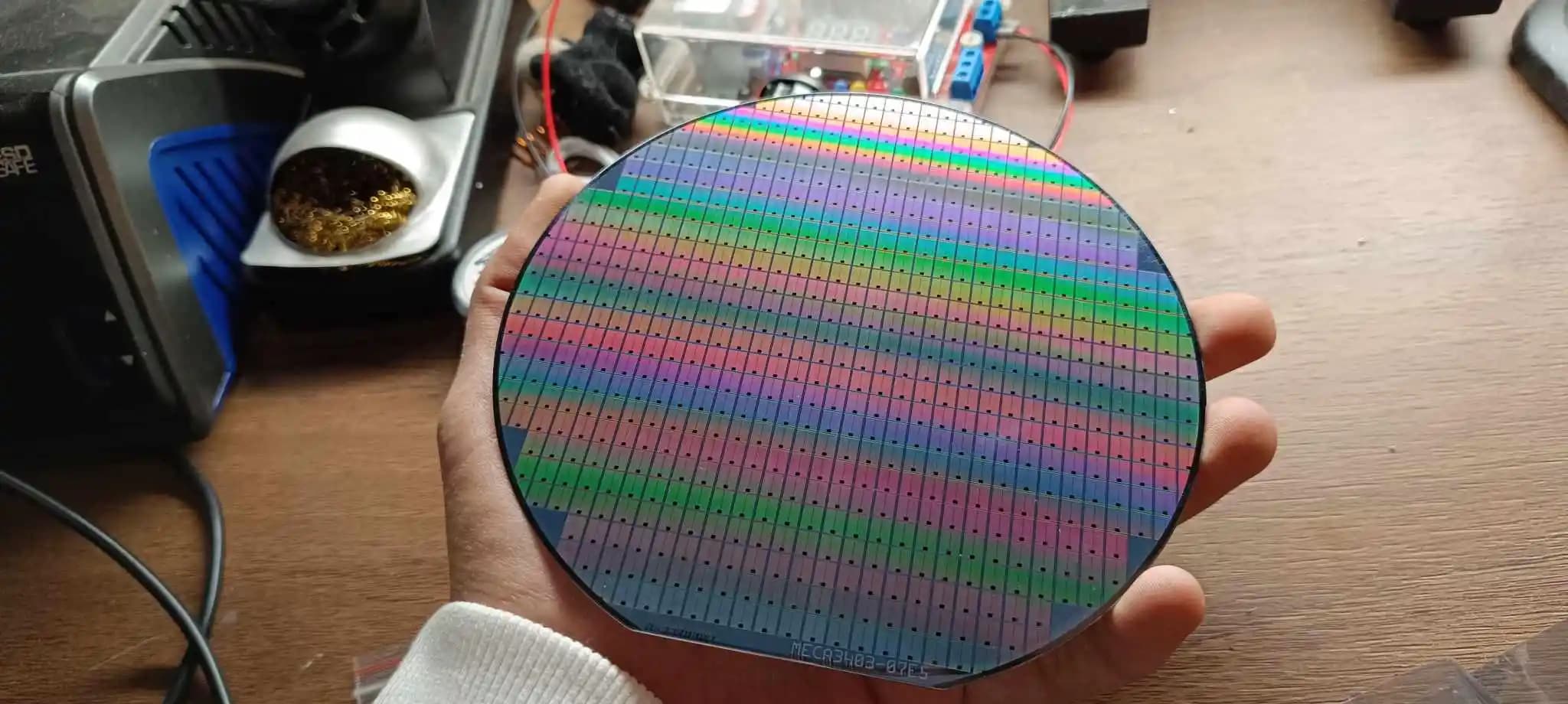 Silisyum Wafer Üretimi ve Kullanımı: Modern Elektroniğin Temel Bileşeni