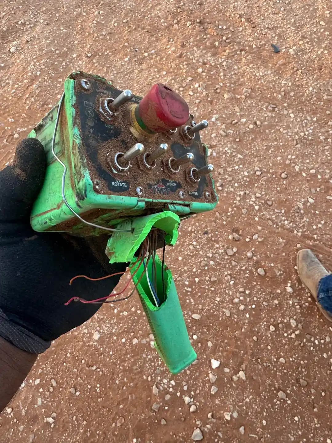 Vinç Kumandası Uzaktan Kumanda Onarımı: Teknik Detaylar ve Güvenlik Standartları