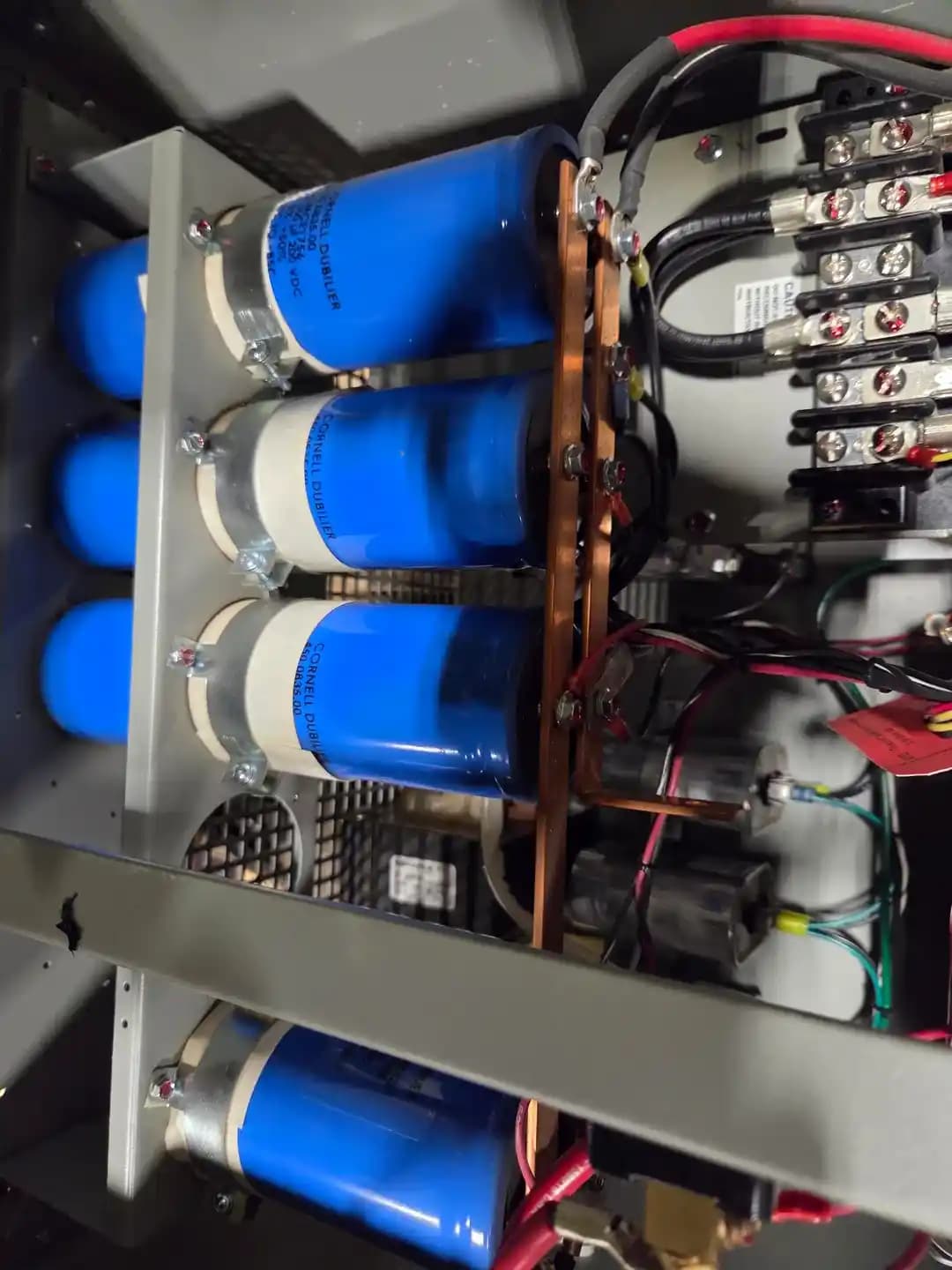 29.000 Mikrofaradlık Kapasitör Bankaları ve Elektrik Enerjisi Depolama Özellikleri