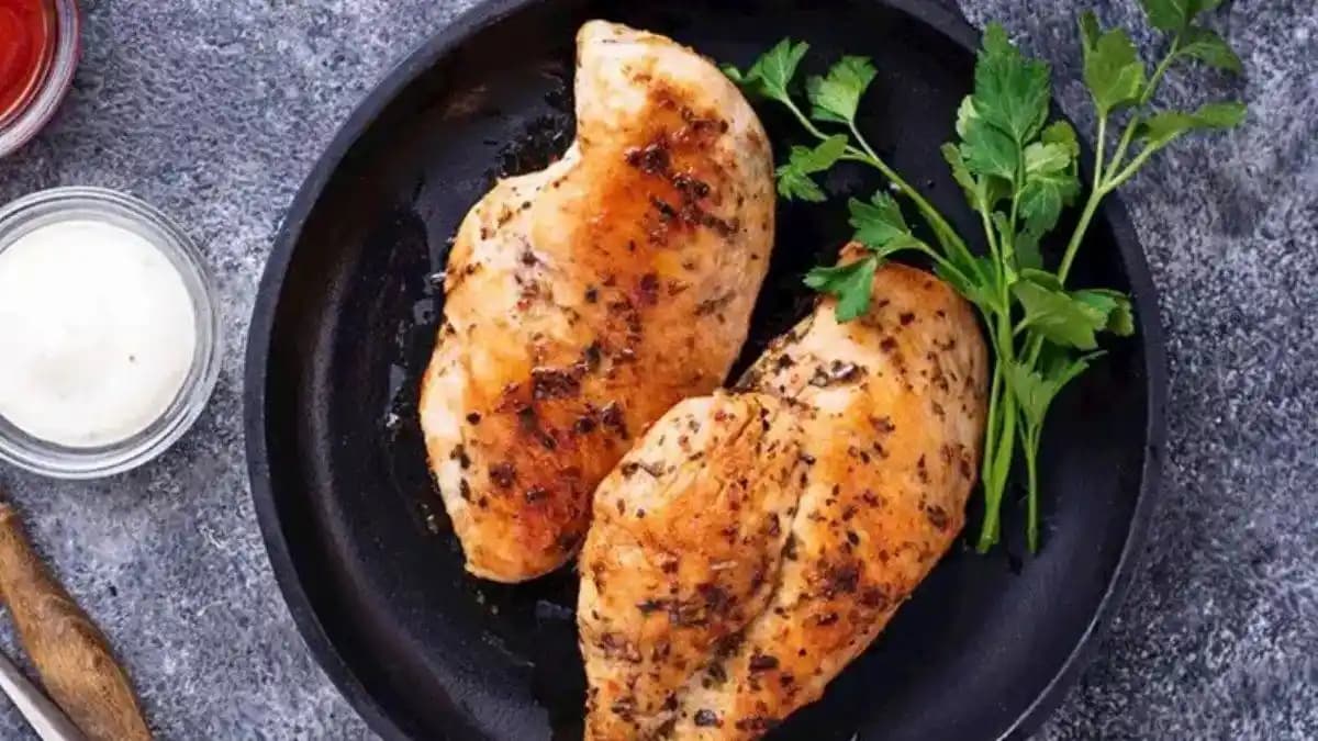 Air Fryer'da Kemiksiz Derisiz Tavuk Göğsü Pişirme Teknikleri ve İpuçları