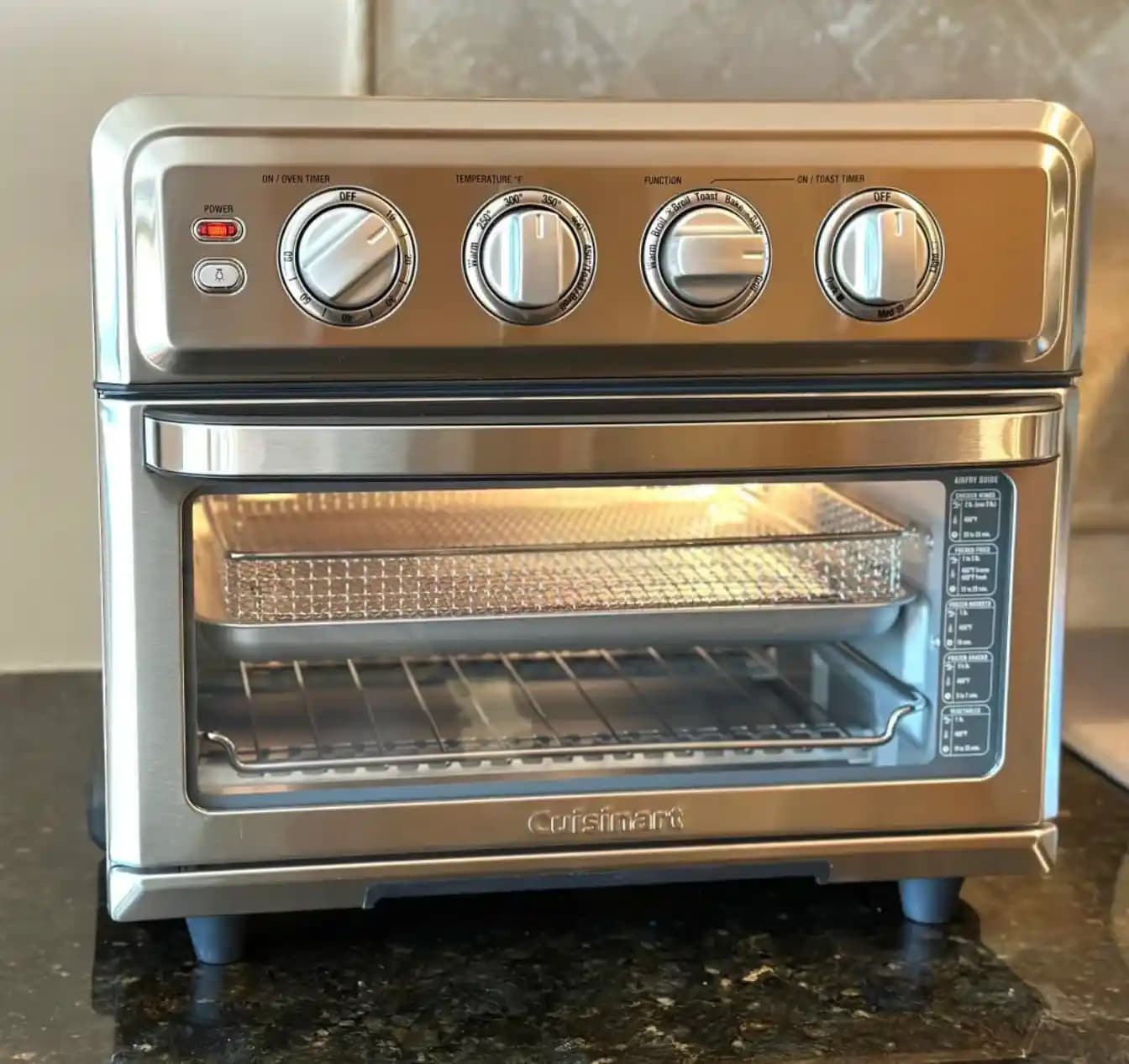 Air Fryer ile İlk Denemelerde Tost, Patates Kızartması ve Tavuk Kanatları Pişirme Rehberi