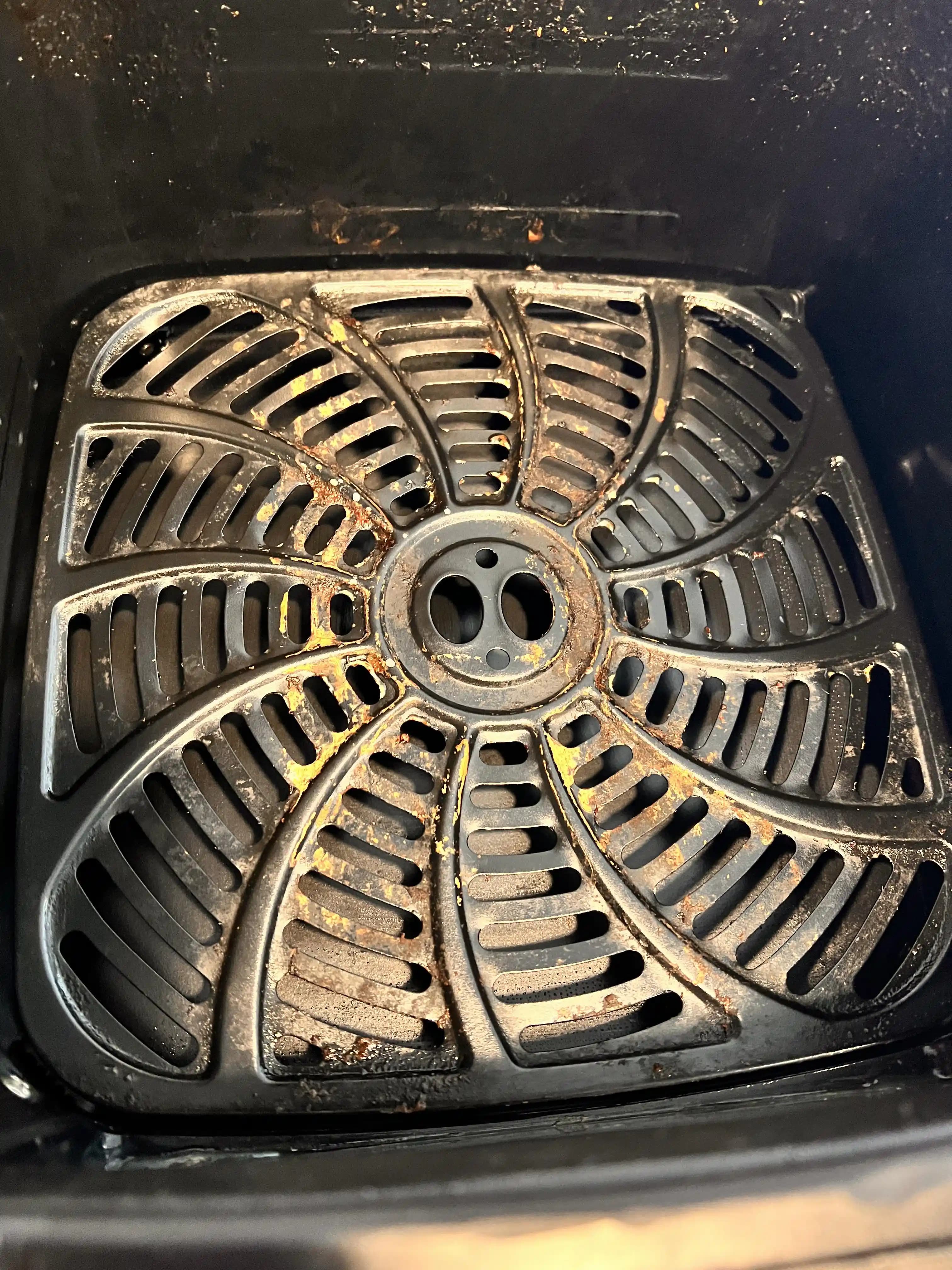 Air Fryer Tepsisi Temizliği: Etkili Yöntemler ve Dikkat Edilmesi Gerekenler