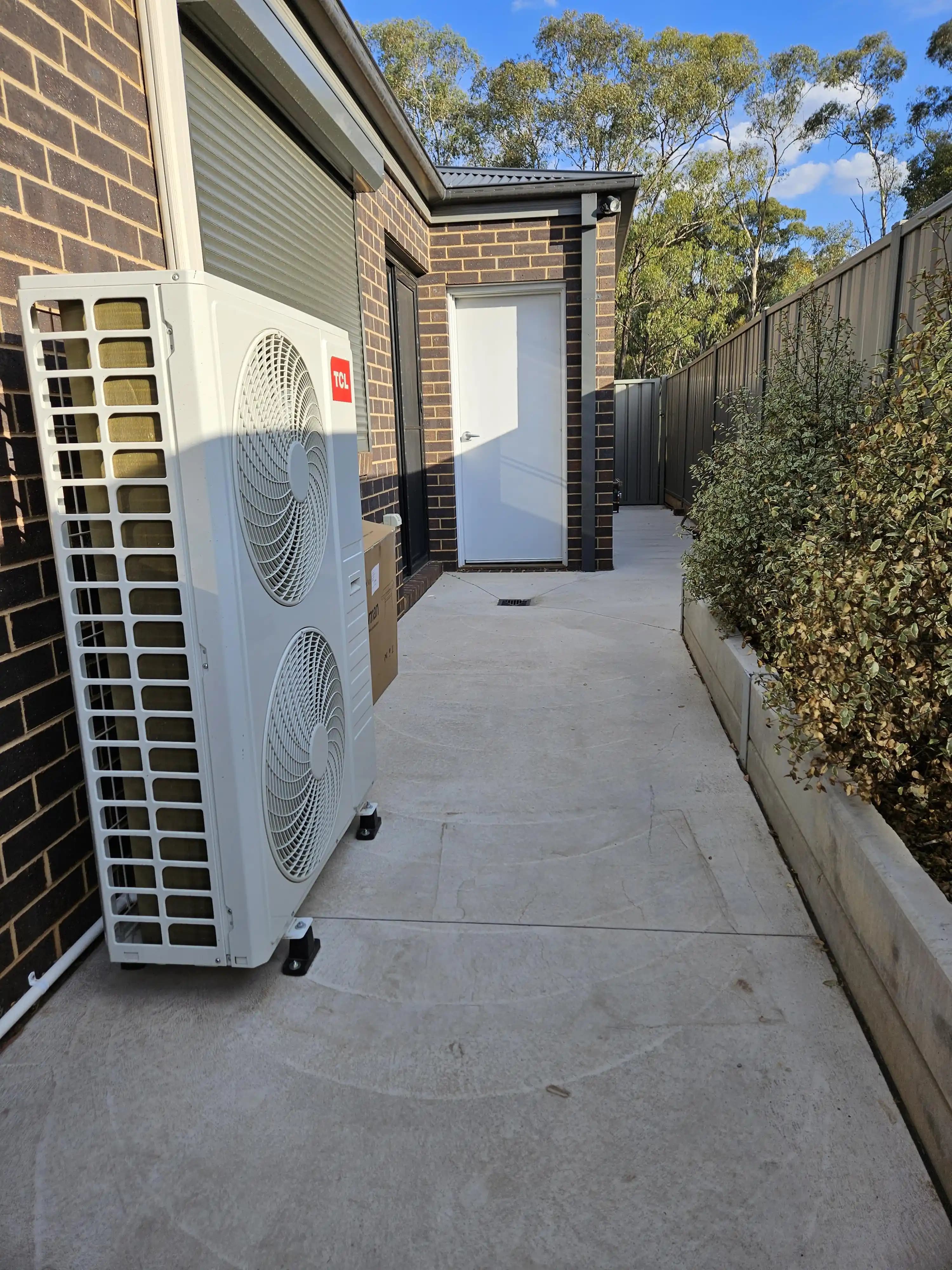 Dış Mekan Klima Ünitesinden Çıkan Sıcak Havanın Yönlendirilmesi ve Bitki Koruma Yöntemleri