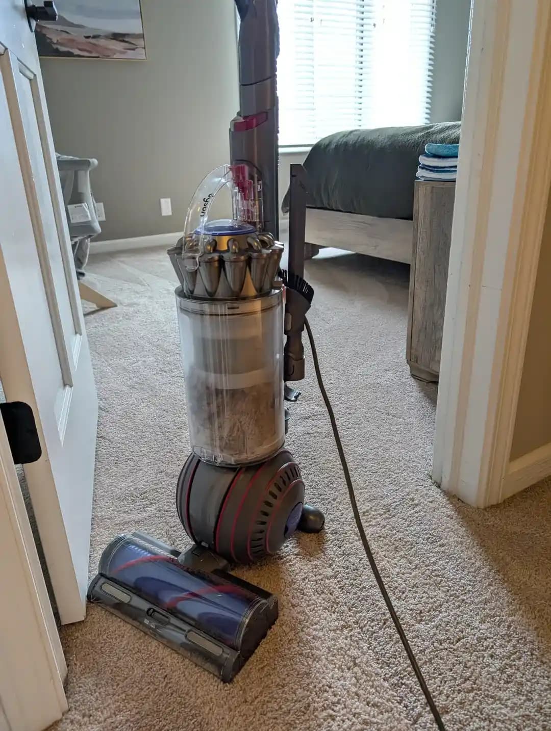 Dyson Elektrikli Süpürgeler: Performans, Dezavantajlar ve Kullanıcı Tercihleri Üzerine Analiz