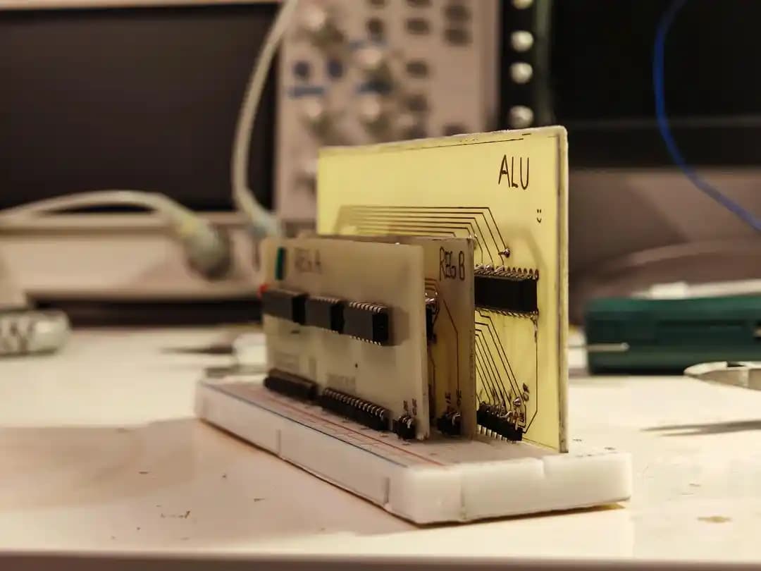 Ev Yapımı 8 Bit Bilgisayar İçin Toner Transfer Yöntemiyle PCB Tasarımı ve Üretimi