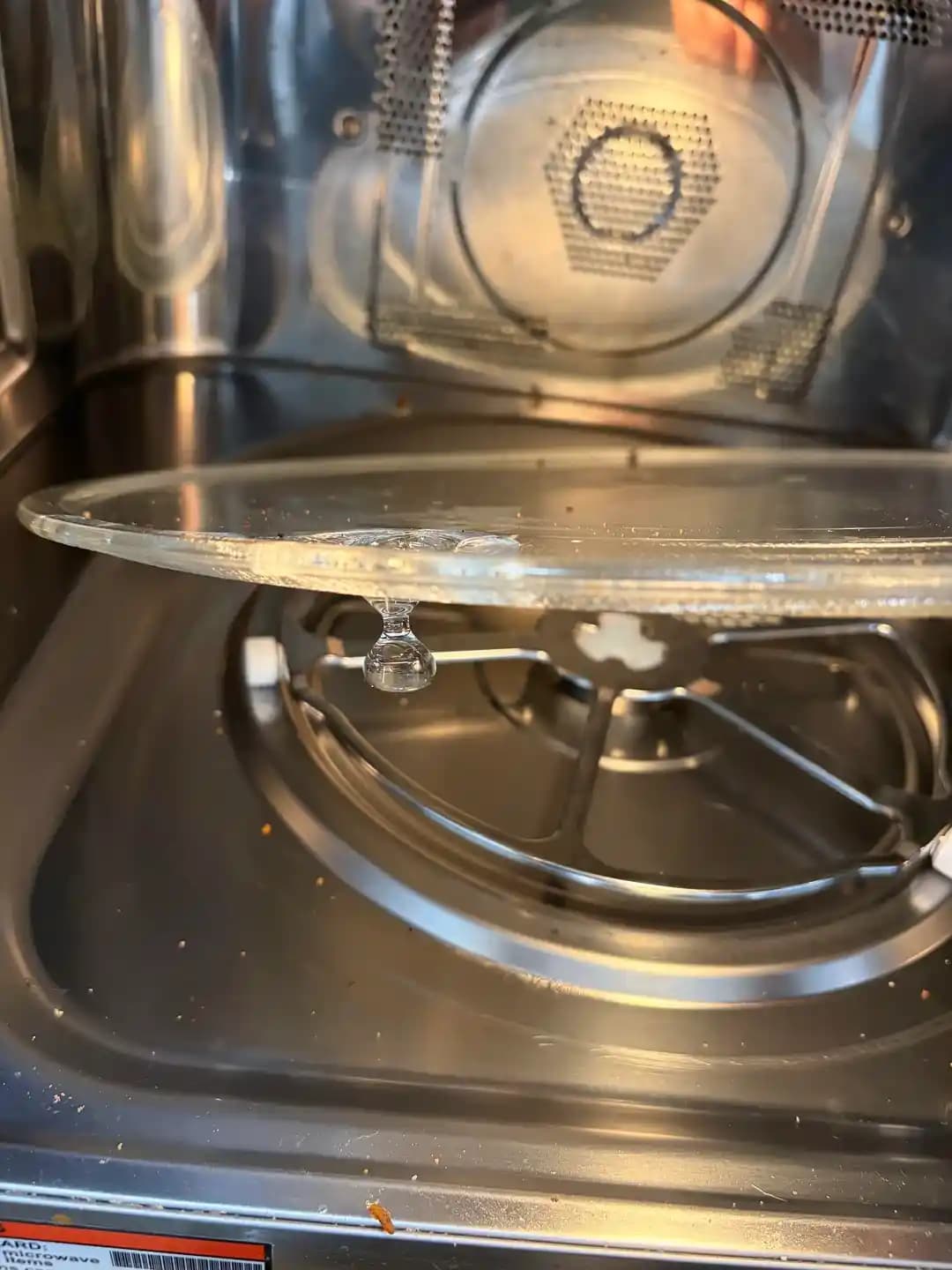 Mikrodalga Fırında Cam Tepsinin Erimesi ve Çatlamasının Temel Nedenleri ve Çözümleri