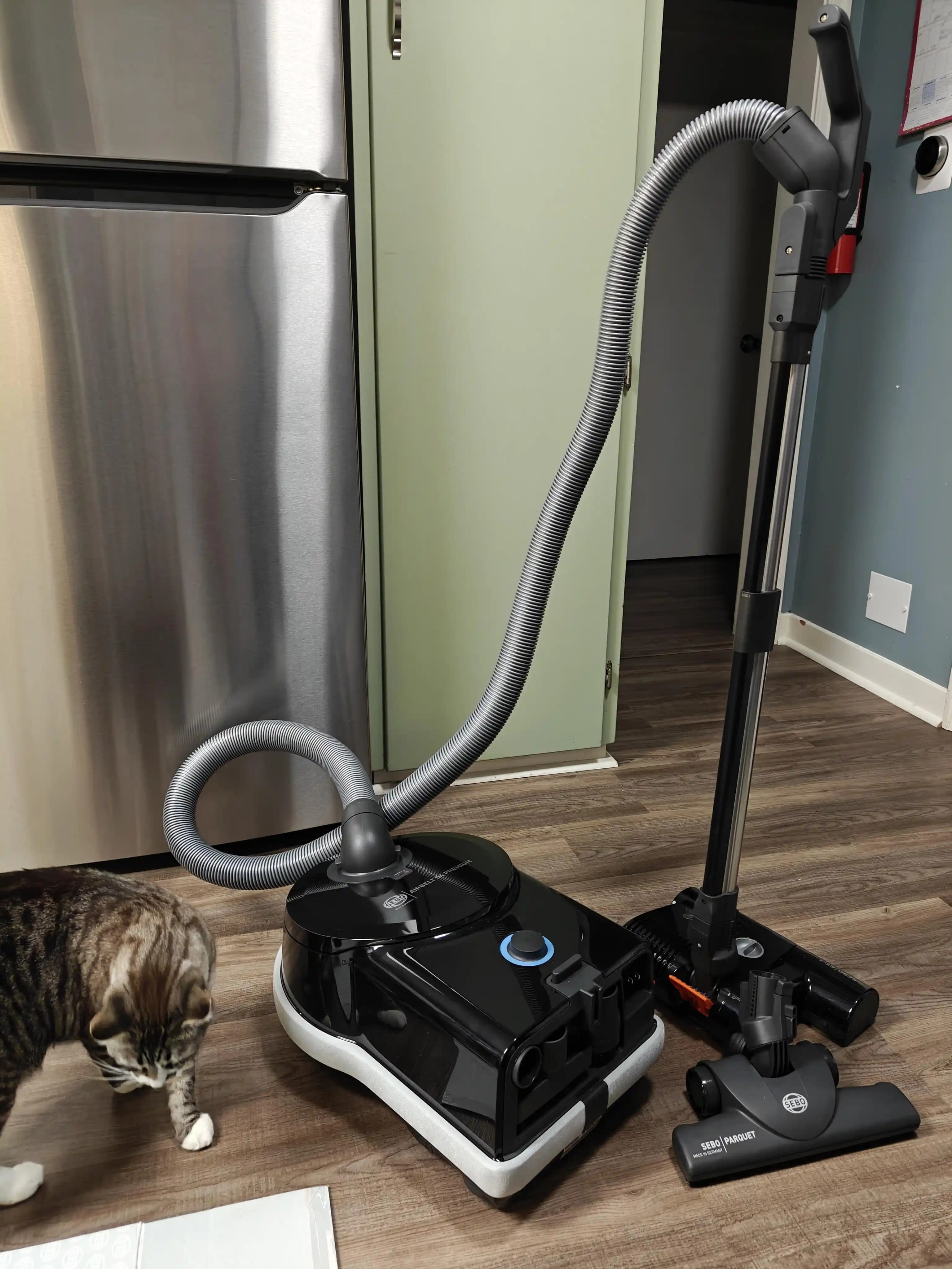 SEBO D4 Premium Elektrikli Süpürge: Dayanıklılık, Performans ve Evcil Hayvan Tüyü Temizliği