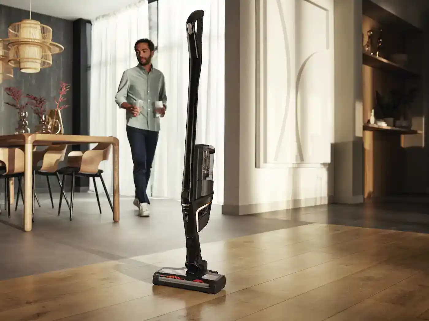 Sebo Felix ve Miele Cat & Dog Elektrikli Süpürgelerin Zemin Performansı ve Kullanım İncelemesi