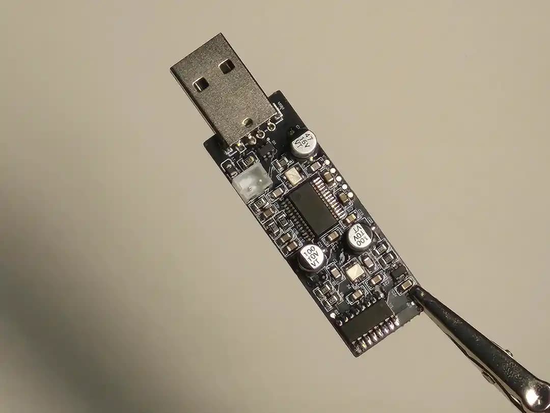 USB Üzerinden FM Yayını Yapan Sürücüsüz ve Programlanabilir FM Verici Kart Tasarımı