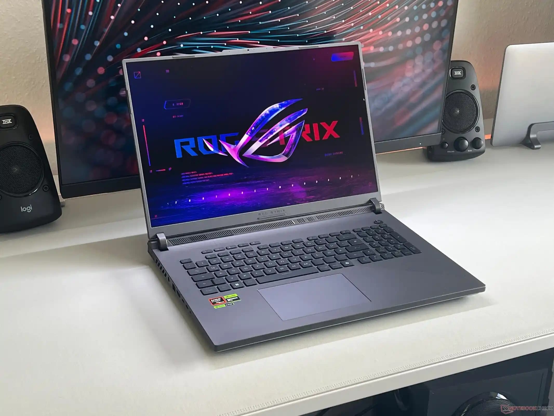 ASUS ROG Serisi Oyun ve Yüksek Performans Bilgisayarı: Güçlü ve Dayanıklı Tasarım