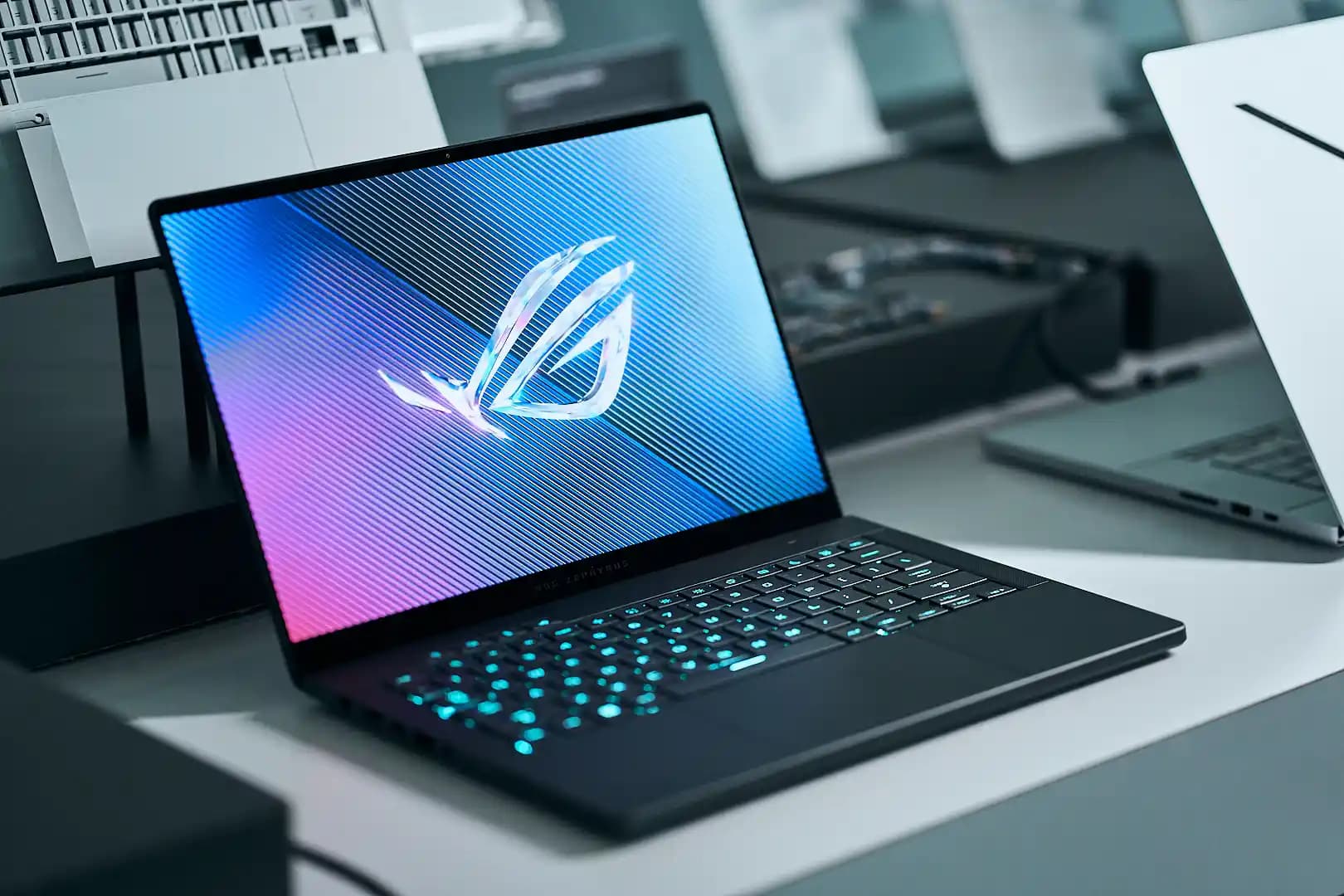 Asus Yaratıcı Dizüstü Bilgisayarı: Teknik Özellikler ve Kullanım Alanları Hakkında Bilgi