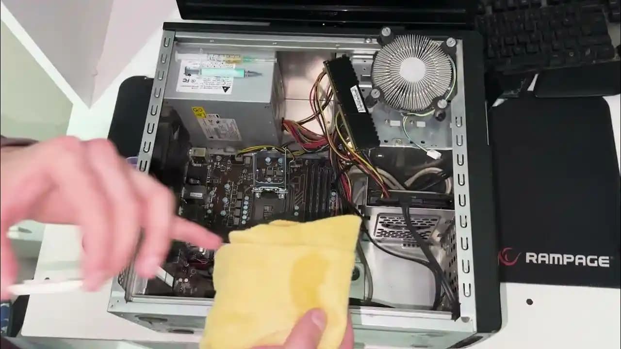 Elektronik Cihaz Kasa Temizliği: Performans ve Uzun Ömür İçin Temel Rehber