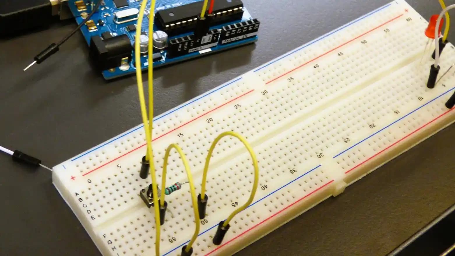 Elektronik Prototip Geliştirmede Breadboard Kullanımının Önemi ve Avantajları