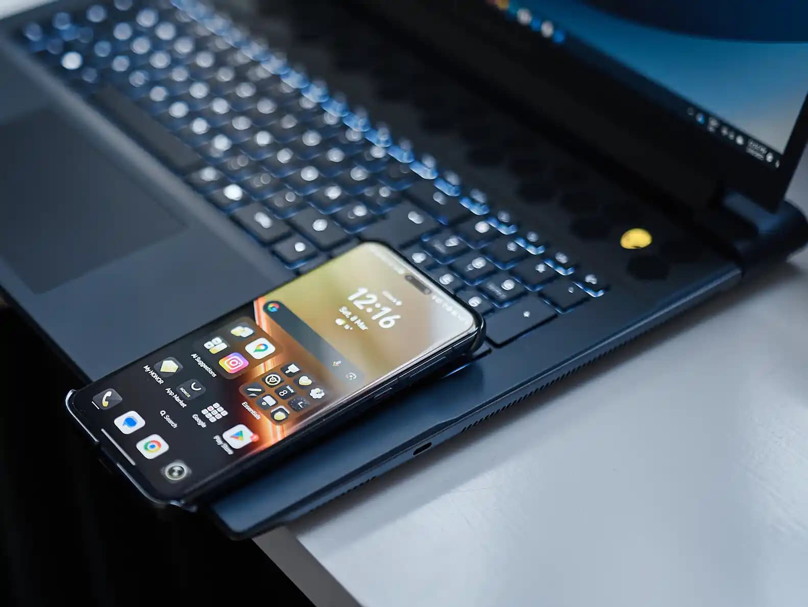 Gelişmiş Teknolojili Akıllı Telefonlar: Yenilikçi Özellikler ve Fırsatlar