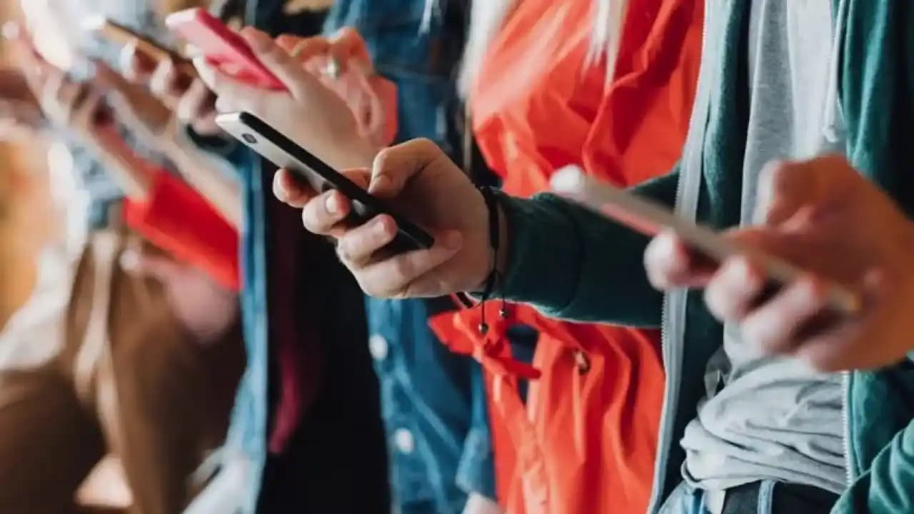 Güncel Güçlü Akıllı Telefonların Özellikleri ve Piyasa Trendleri