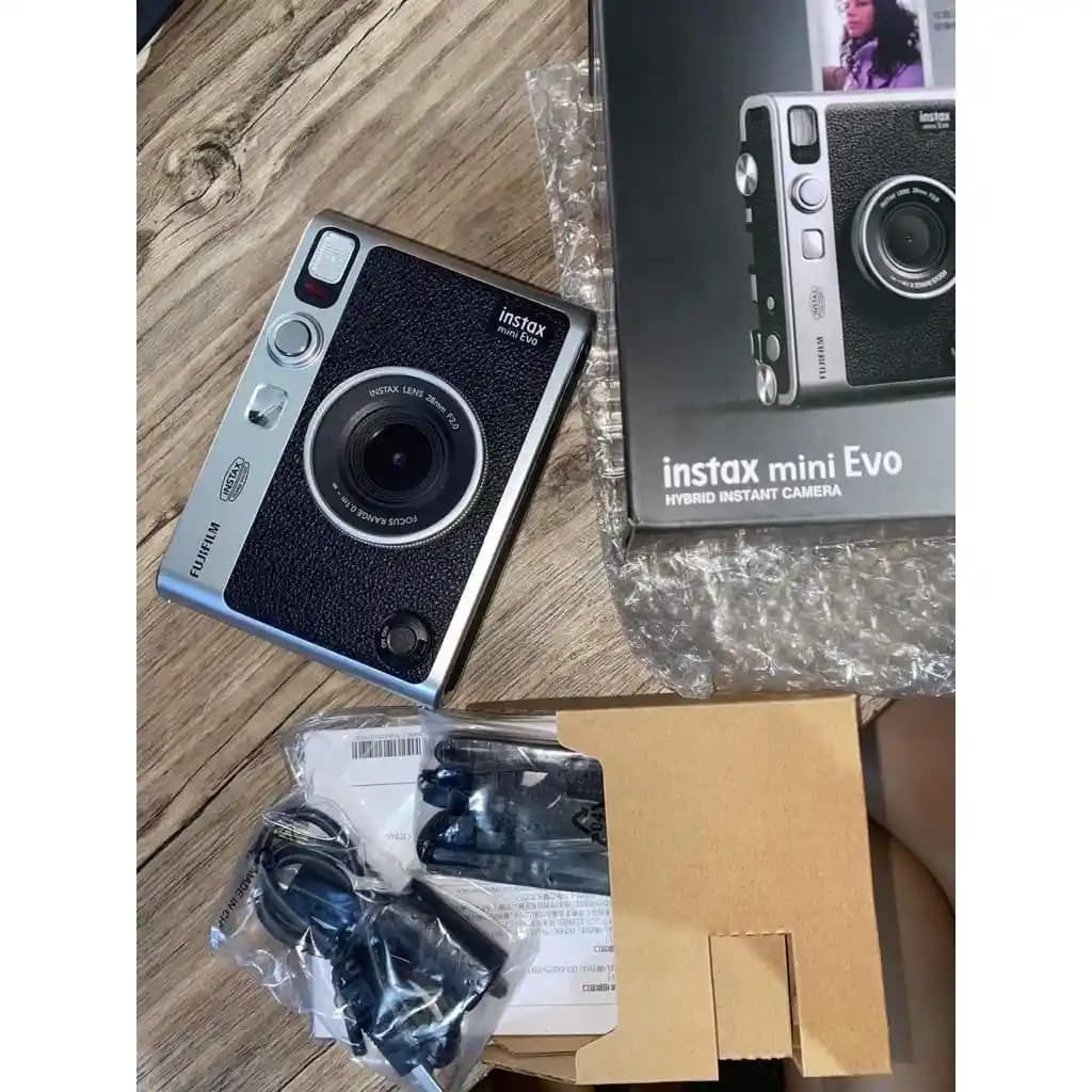 Hibrit Tasarım ve Mini EVO Kamera: Elektronik Sektöründe Yenilikçi Yaklaşımlar ve Avantajlar