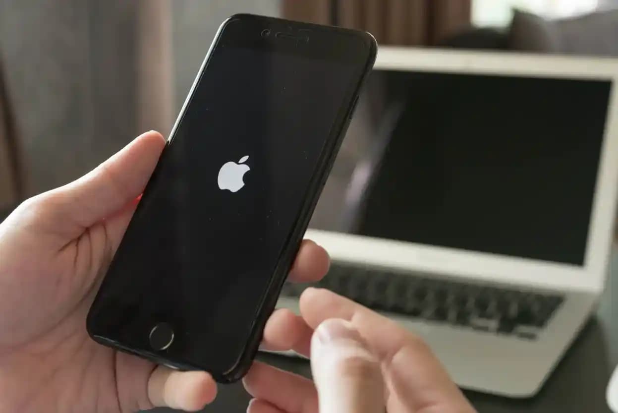 iPhone 11 Yeniden Başlatma Rehberi: Adımlar ve İpuçları ile Sorunları Çözün