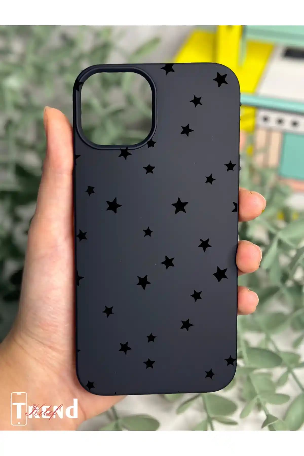 iPhone 13 için Grafik Desenli Kadife Kılıf: Şıklık ve Koruma Bir Arada