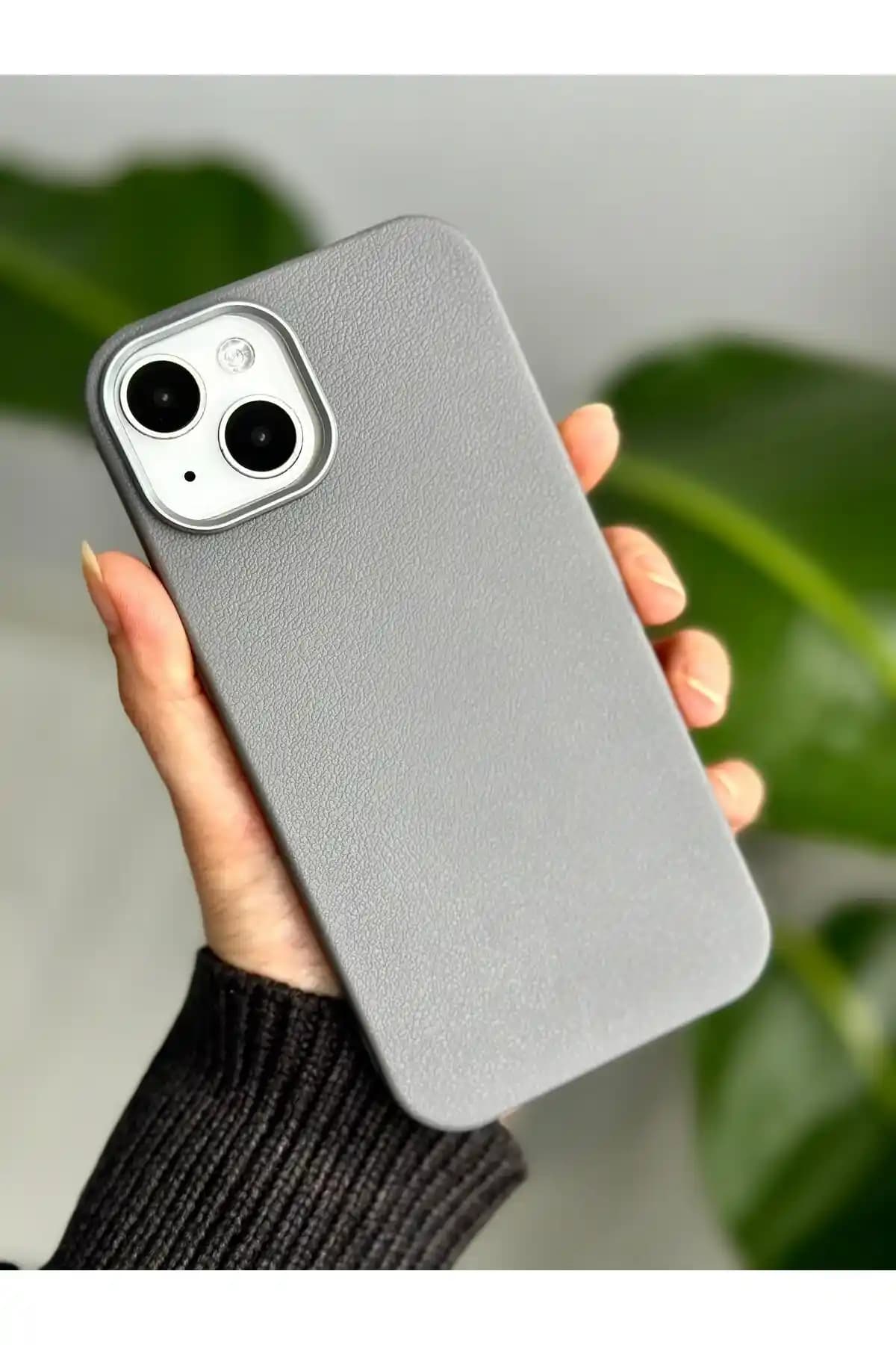 iPhone 14 için Esnek Silikon Kılıf Seçenekleri ve Özellikleri Analizi