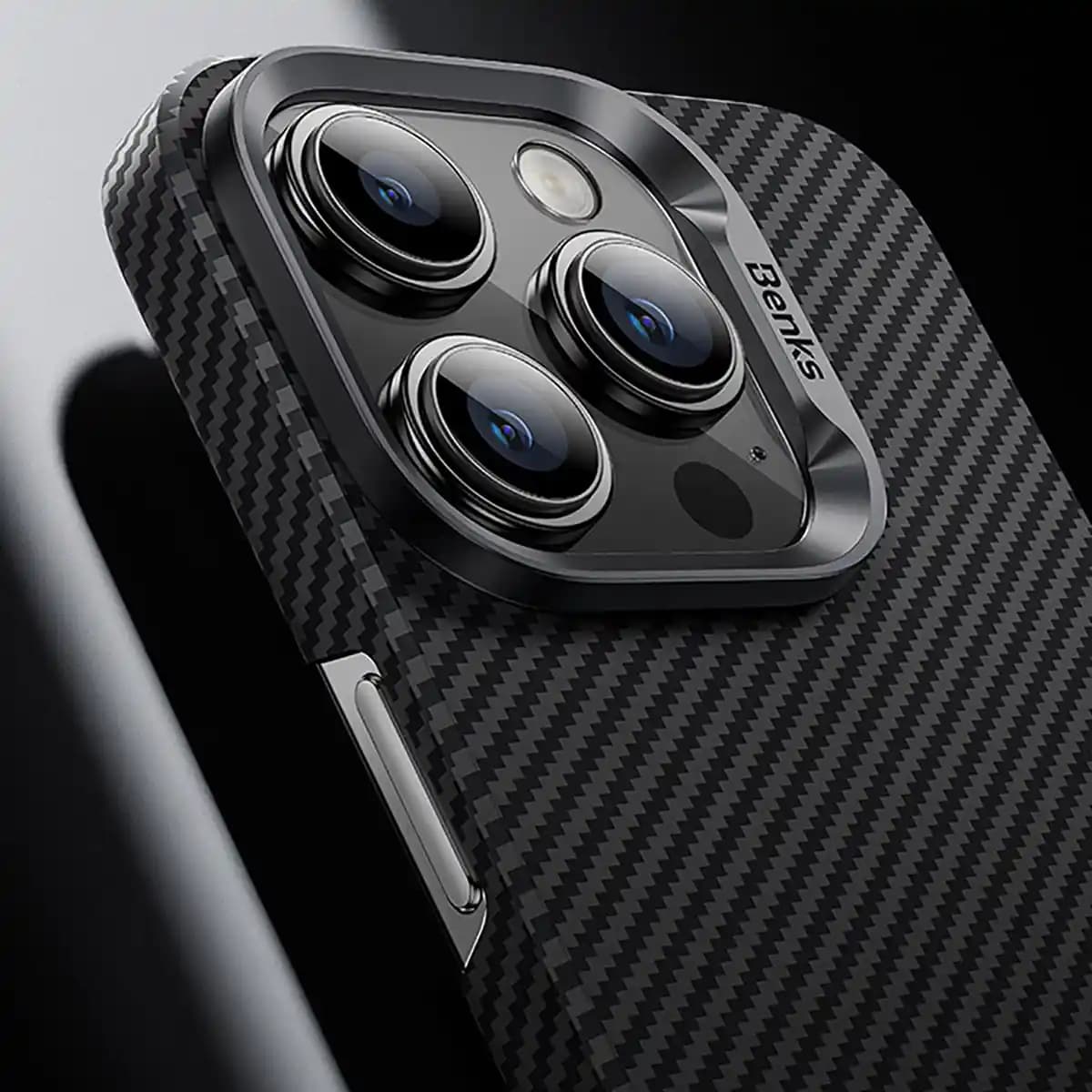 iPhone 15 Pro Max için En İyi Koruyucu Kılıf Seçenekleri ve Özellikleri