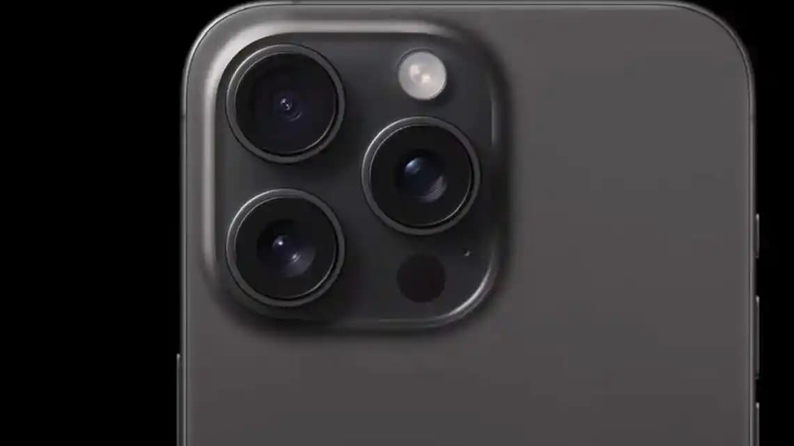 iPhone 15 Pro'nun Tasarımı ve Teknolojik Yenilikleri Üzerine Kapsamlı Bir İnceleme