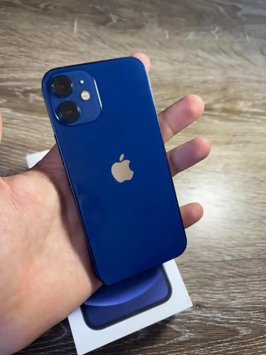 Lacivert iPhone Renk Seçiminin Estetik ve Fonksiyonel Avantajları