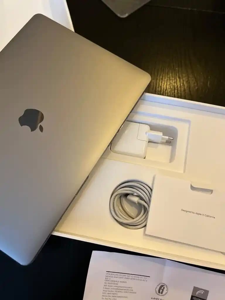MacBook Air M4 ve M5 Modellerinde SSD, RAM ve Isınma Sorunlarının Değerlendirmesi