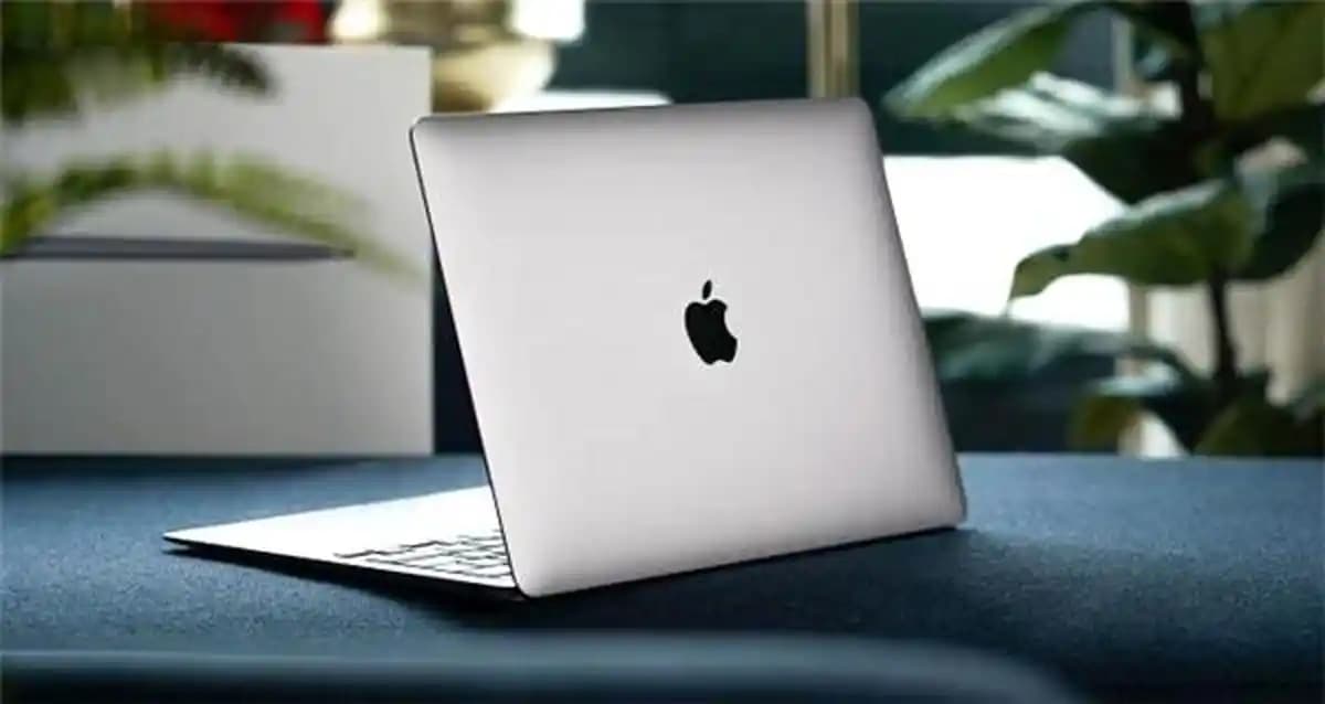 MacBook Air’in Hafifliği ve Taşınabilirlik Özellikleri ile Günlük Kullanımda Avantajlar