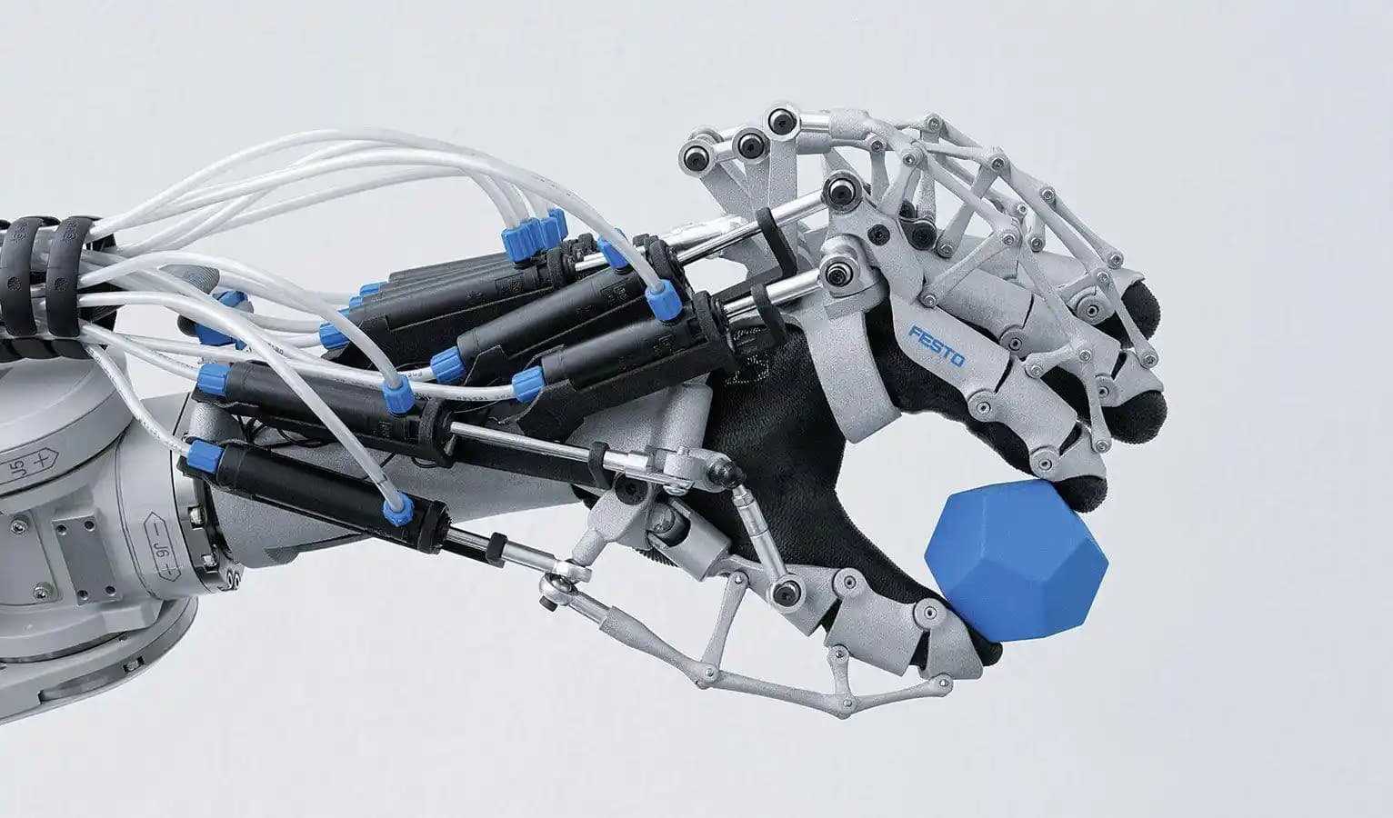 Robotik El Cihazlarının Güncel Durumu ve Geleceği: Endüstri ve Sağlık Alanında Yenilikler