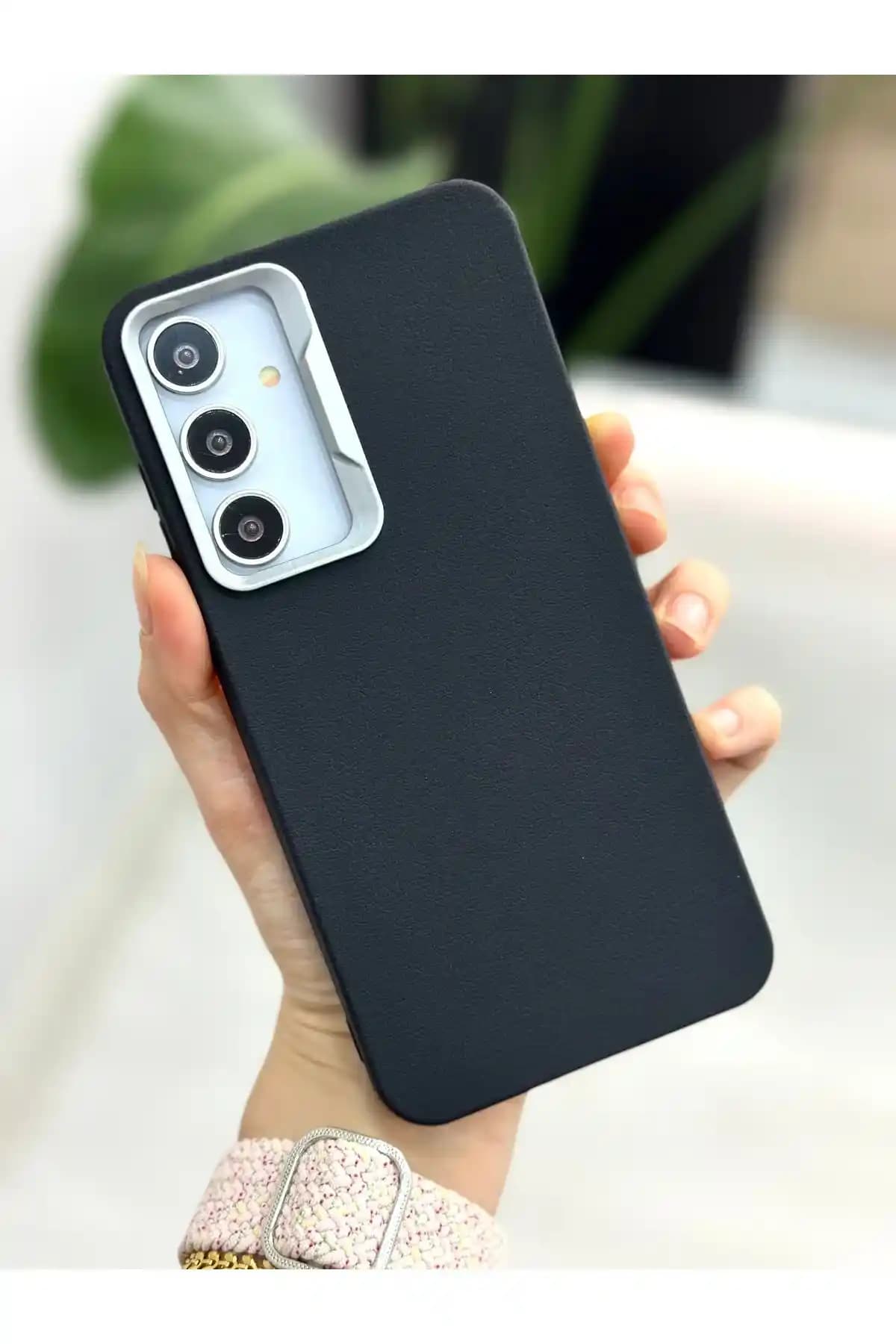 Samsung Galaxy A35 İçin Estetik ve Koruyucu Silikon Kılıf Seçenekleri ve Özellikleri