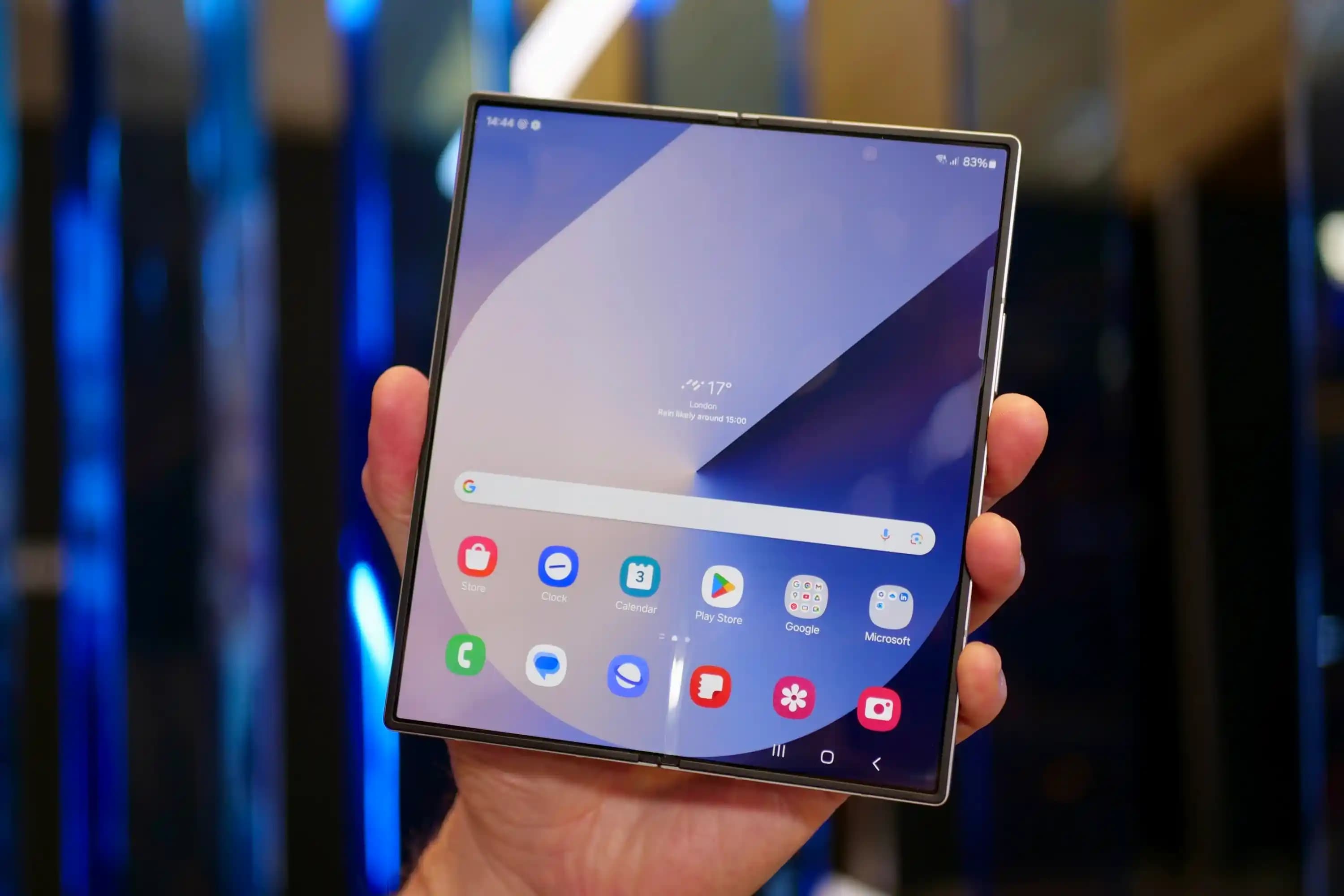 Samsung Galaxy Z Fold6: Katlanabilir Ekran Teknolojisi ve Üst Düzey Performans Özellikleriyle Yenilikçi Akıllı Telefon