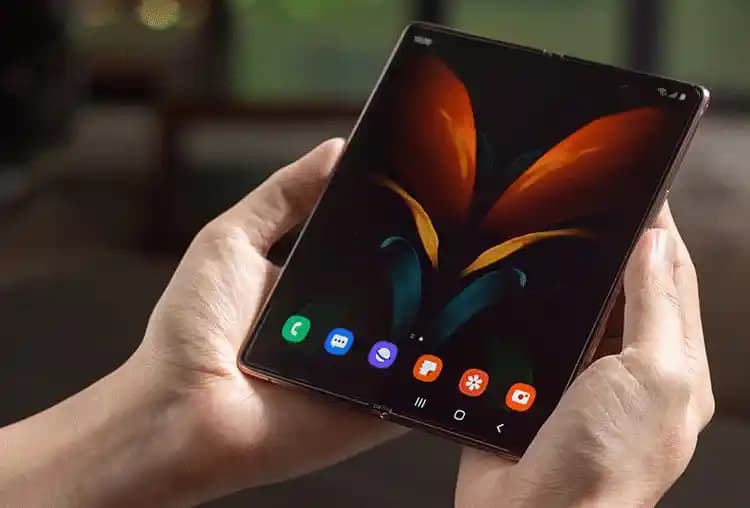 Samsung'un Yeni Katlanabilir Telefonlarıyla Mobil Teknolojide Çığır Açan Gelişmeler