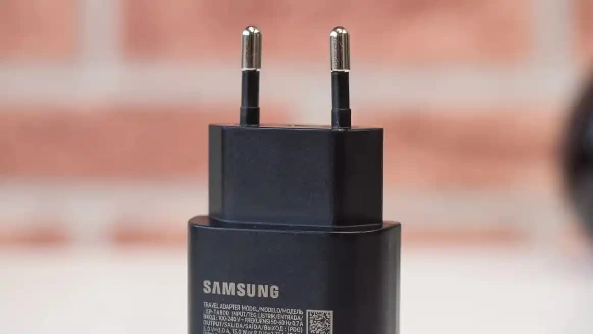 Samsung ve Diğer Markaların Taşınabilir Şarj Çözümleri Hakkında Güncel Bilgiler ve Özellikler