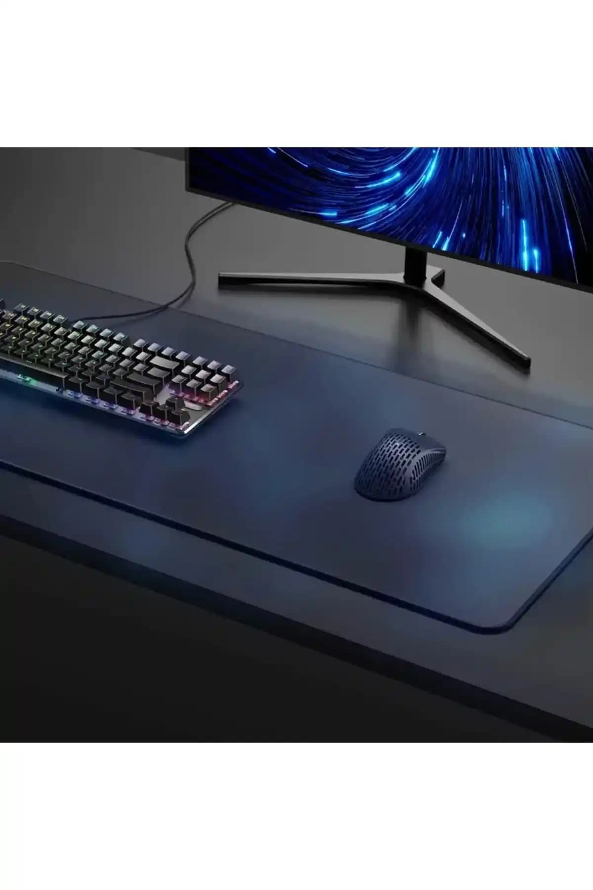 Siyah 70x30 cm Gaming Mouse Pad: Geniş Yüzey ve Ergonomik Tasarım Özellikleri