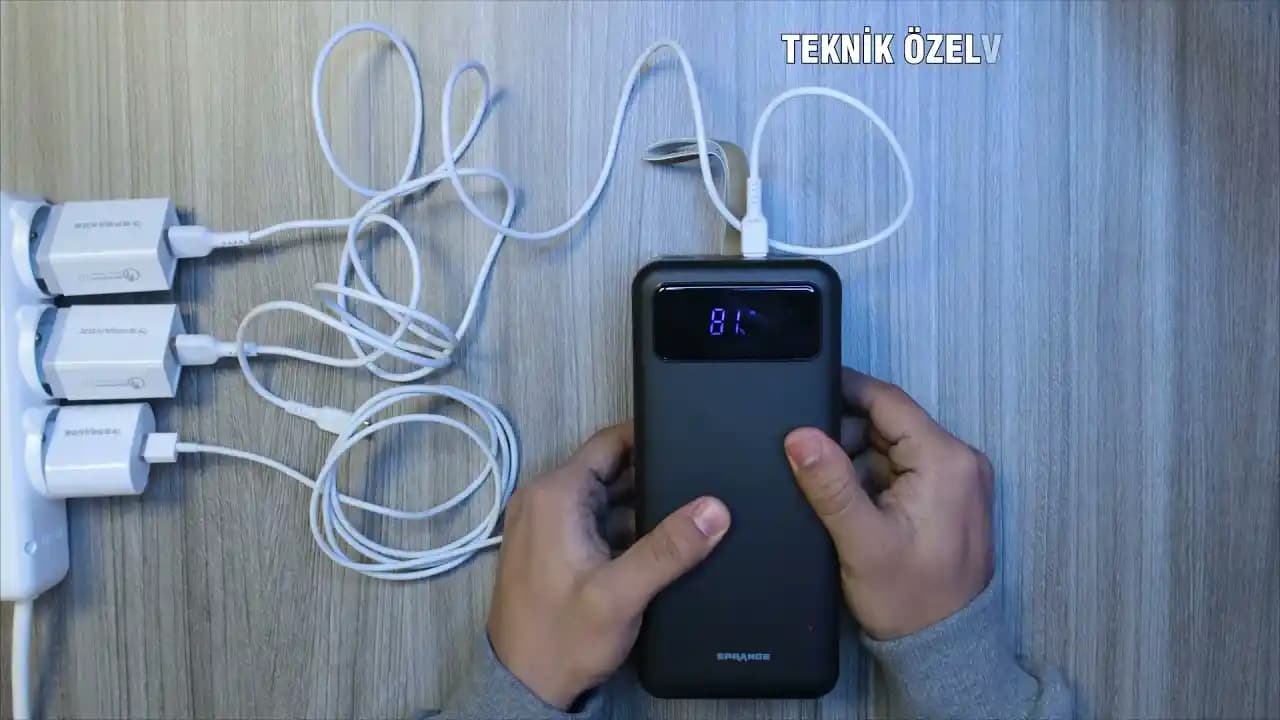 Yüksek Kapasiteli Kablolu Powerbankler: Günümüz Mobil Cihazları İçin Güçlü ve Güvenilir Çözüm