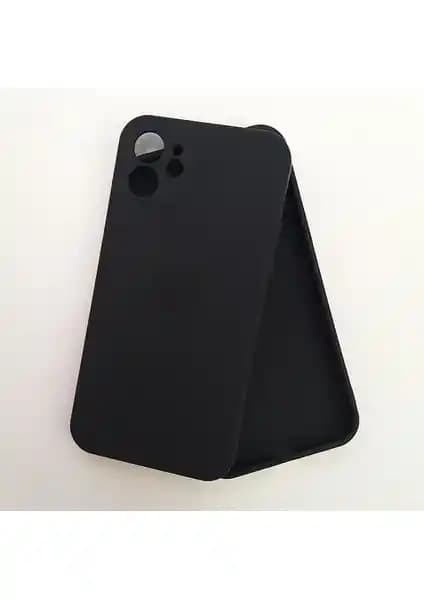 iPhone 12 için yüksek koruma sağlayan şık silikon kılıf ve tasarım detayları