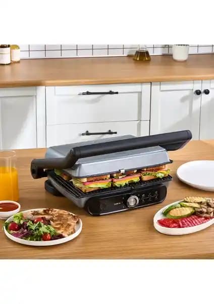 Karaca Gastro Grill Pro 2400W Izgara ve Tost Makinesi: Geniş Pişirme Alanı ve Kullanım Kolaylığı