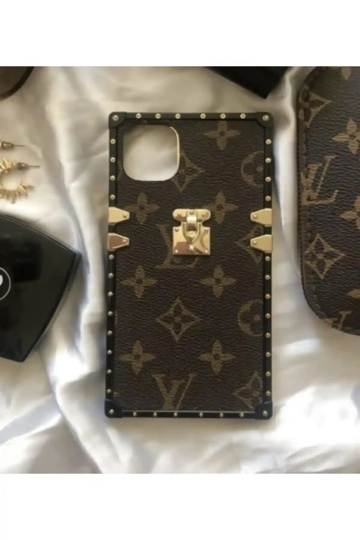 iPhone 11 için FYkılıf ve Spoyi kılıf karşılaştırması: tasarım, malzeme ve koruma özellikleri