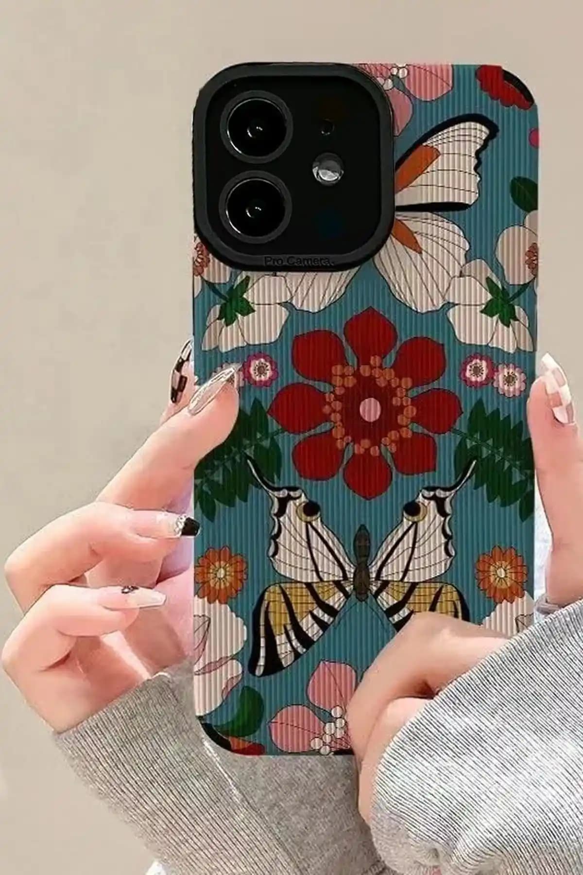 iPhone 11 için KVK PRİVACY ve Tria Kılıfı Karşılaştırması