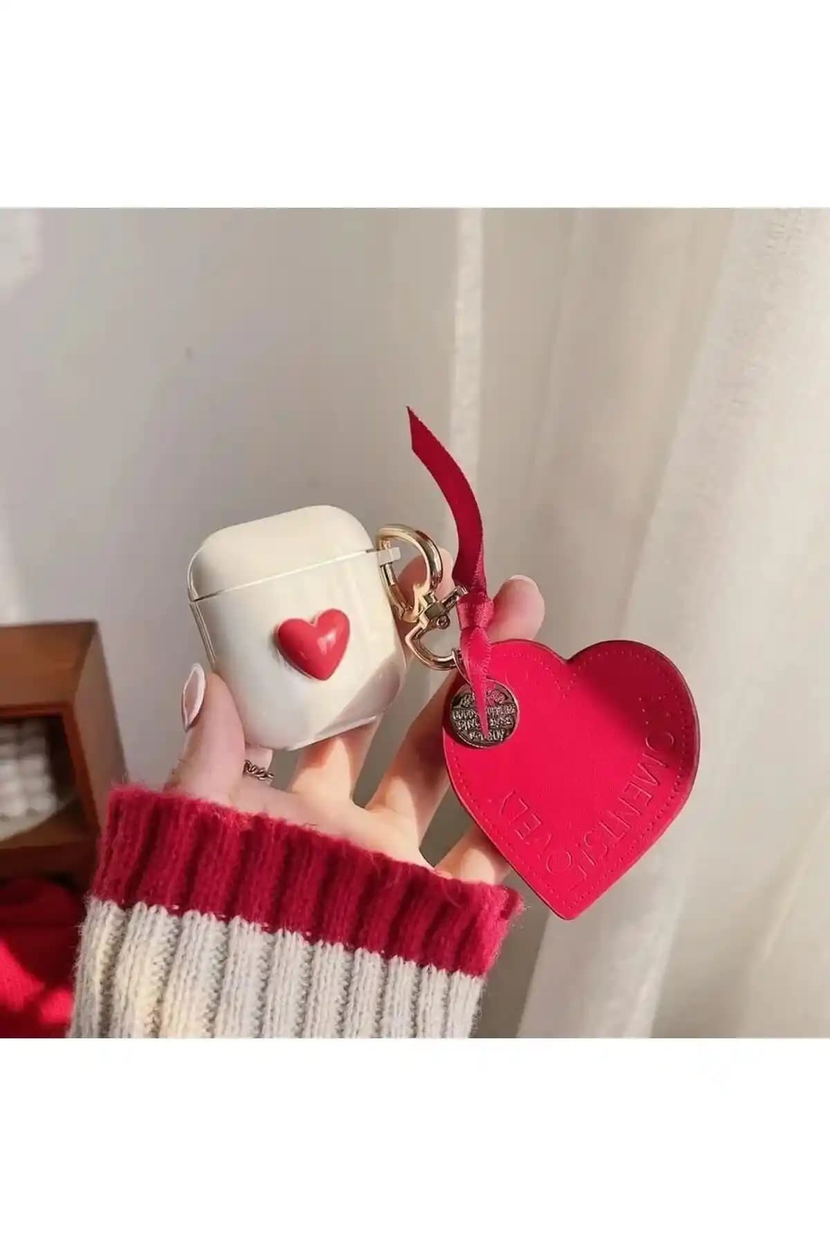 KVK PRİVACY ve mooodcase AirPods Kılıfı Karşılaştırması ve Detaylı İnceleme