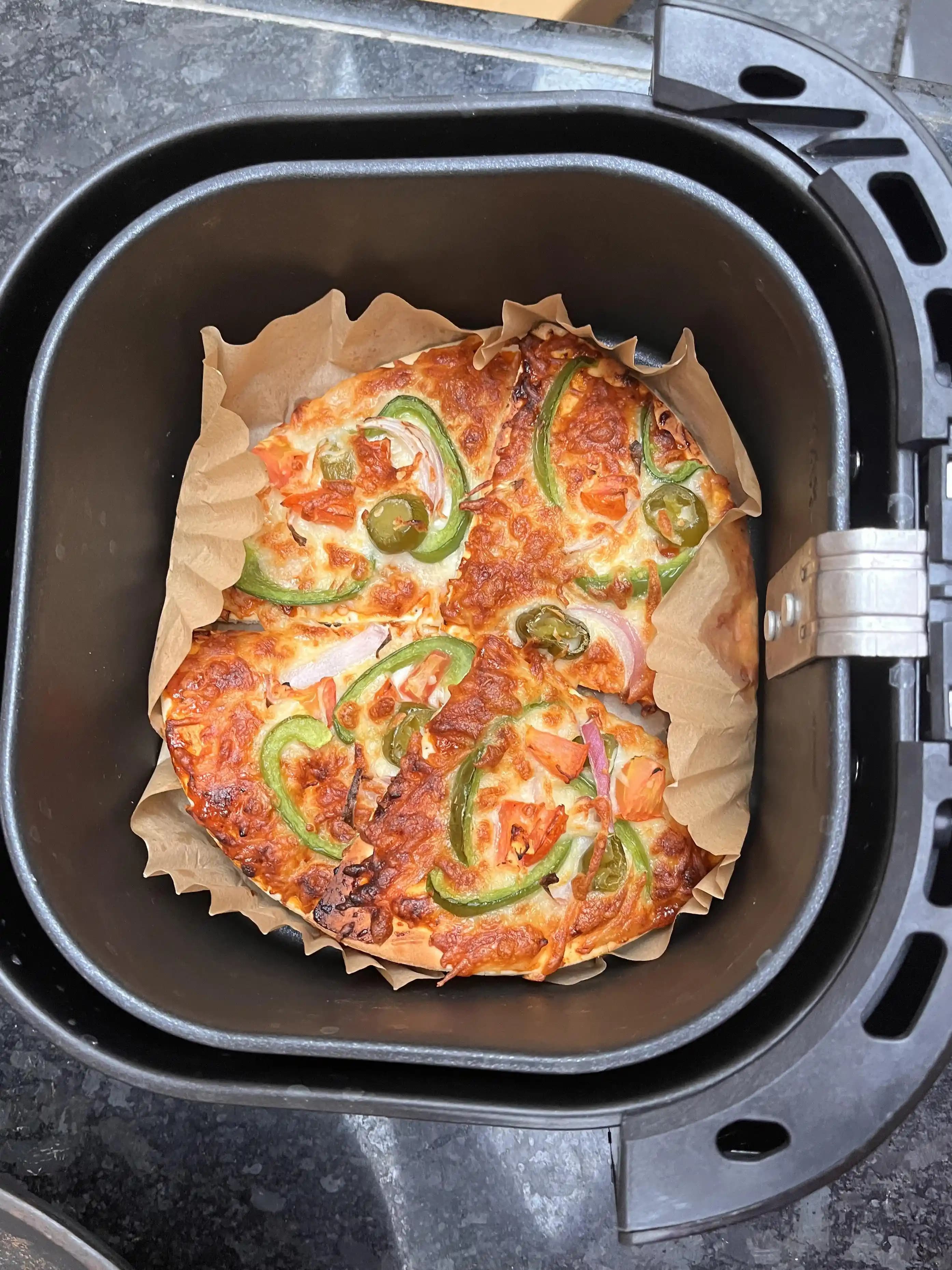 Air Fryer ile Pizza Pişirme: Tabandan Pişirme Süresi ve İpuçlarıyla Lezzetli Sonuçlar