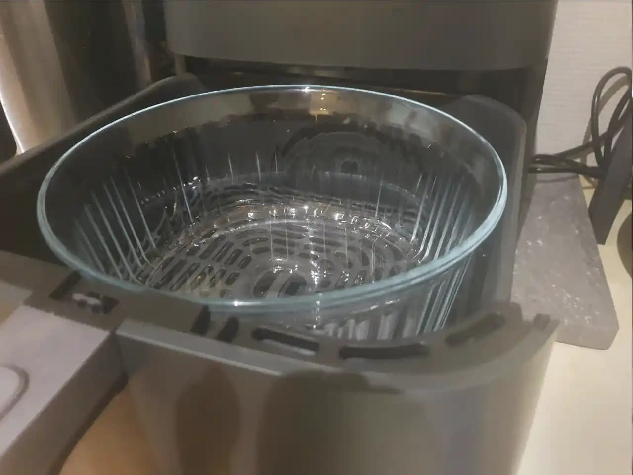 Airfryer'da Cam Kase Kullanımı ve Boyutunun Pişirme Performansına Etkisi