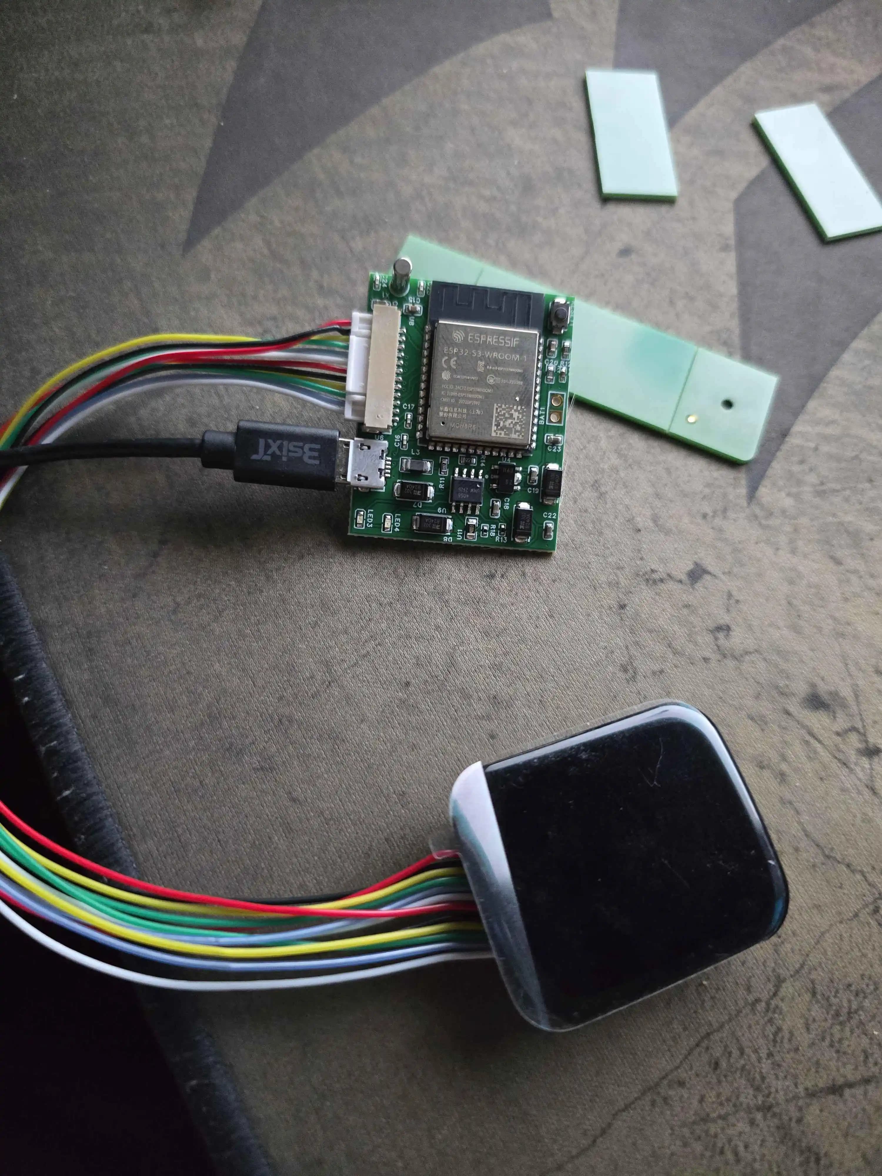 ESP32 S3 Tabanlı 30x40mm Dokunmatik Ekranlı Akıllı Saat Tasarımı ve Özellikleri