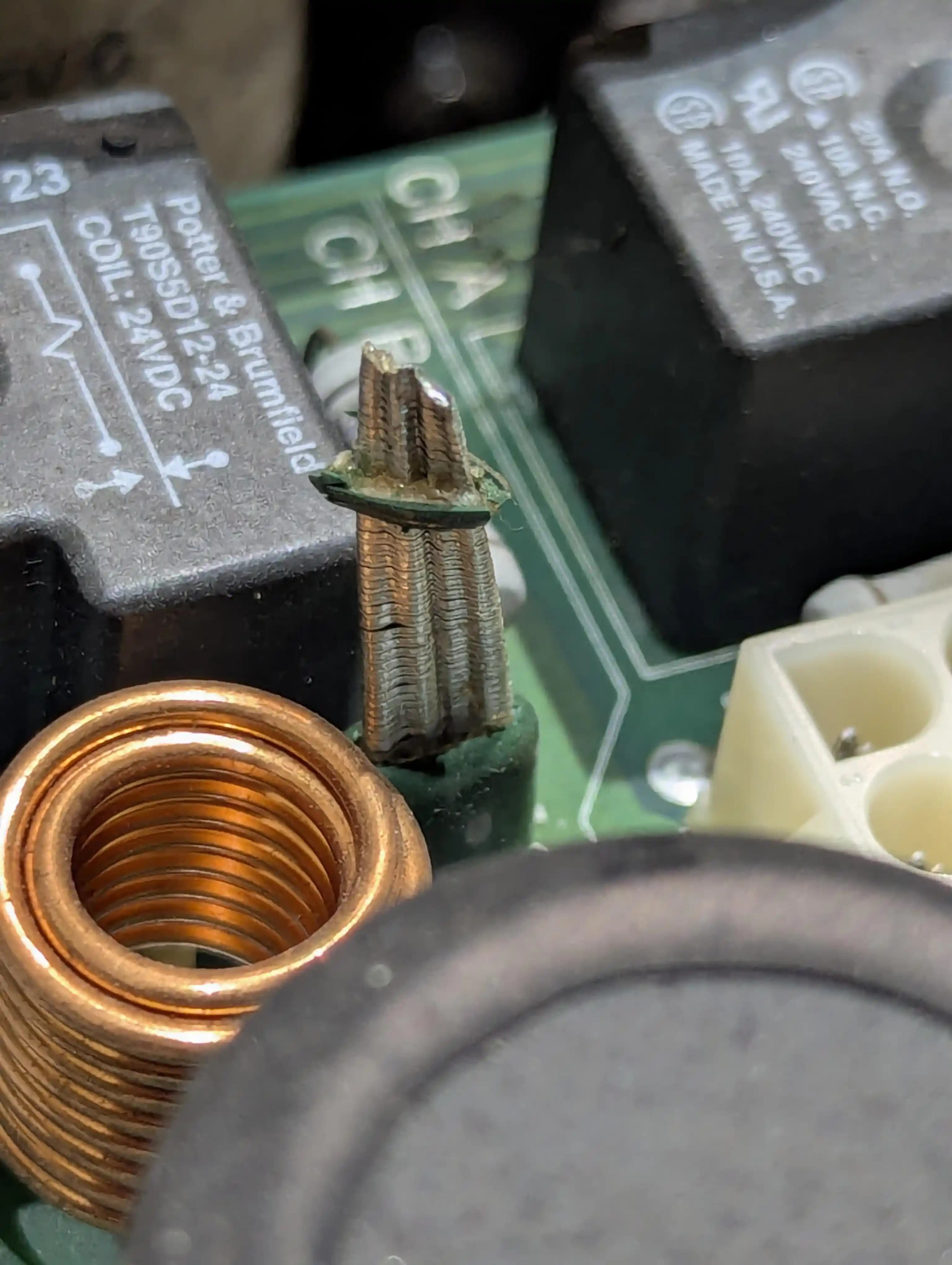 PA Amplifikatörlerinde Polyester Kapasitör Arızalarının Yapısal ve Teknik İncelemesi