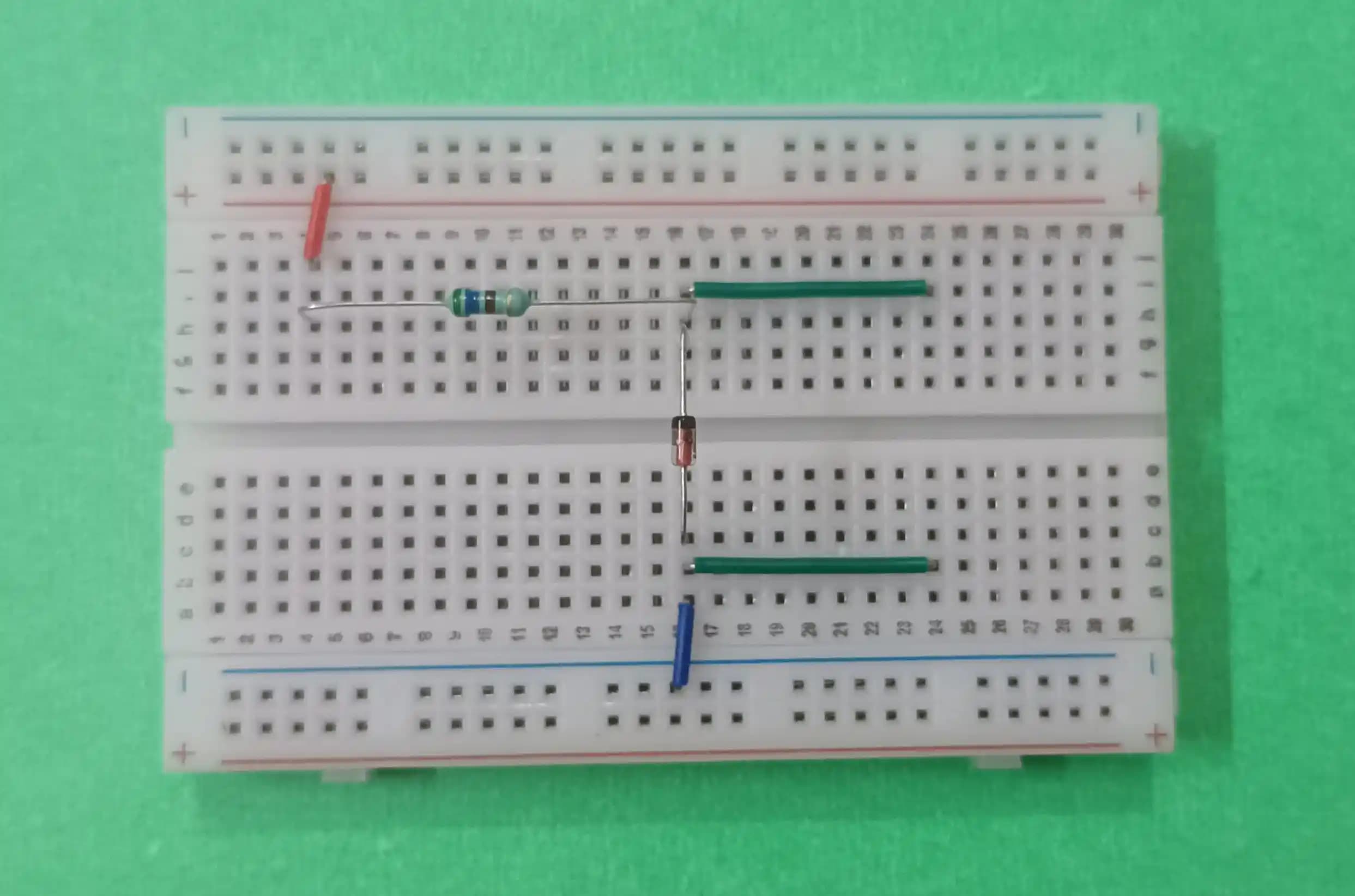 Zener Diyot ile 5.1V Voltaj Referansı ve Regülatör Devresi Tasarımı ve Uygulamaları
