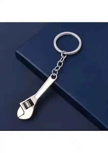 HERŞEYBURDAMODA Fonksiyonel İngiliz Anahtarı Şeklinde Anahtarlık, Dayanıklı ve Şık Tasarım