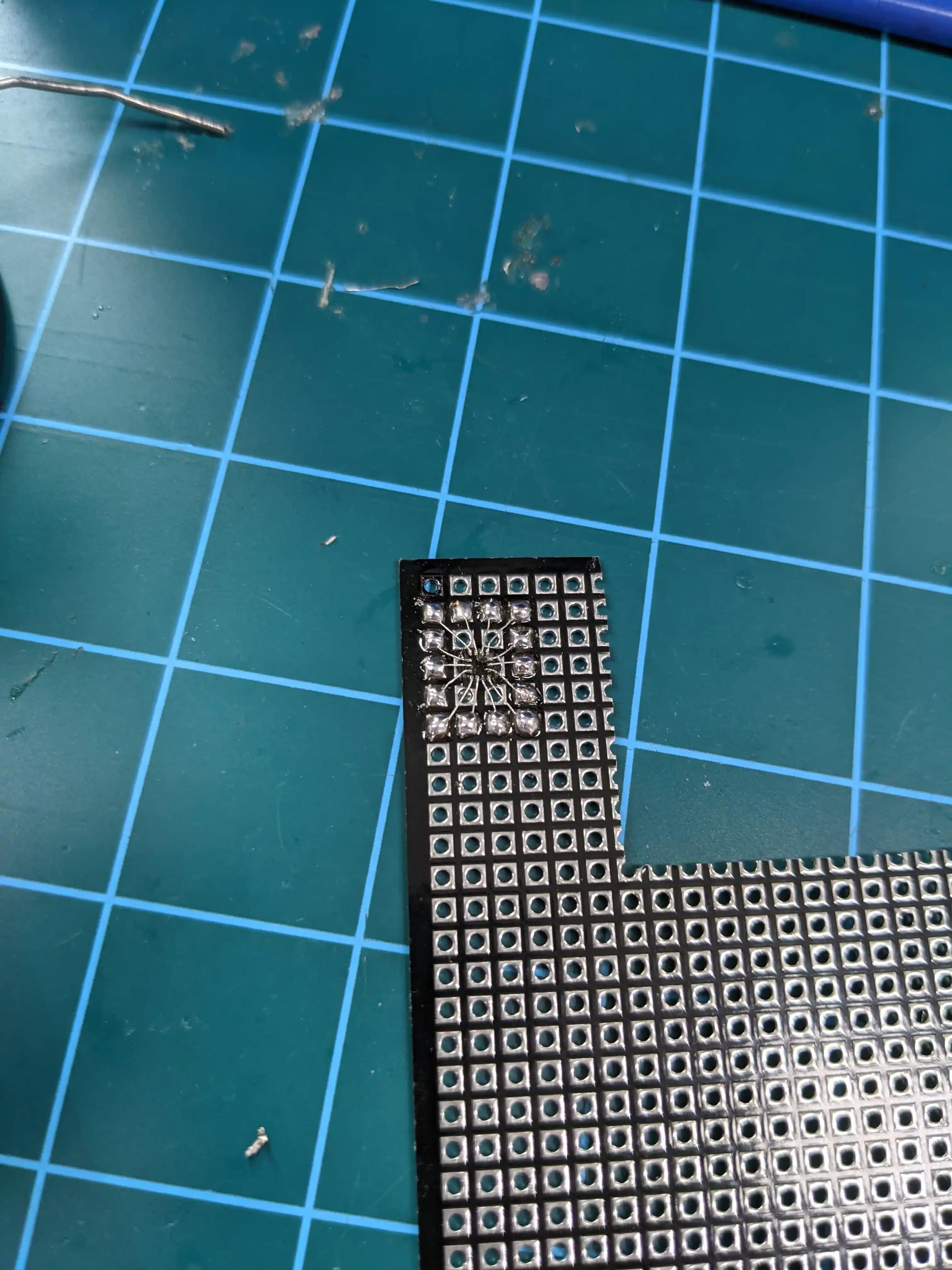 Deadbug Tekniği ile Mikro Devre Bağlantıları: Temel Bilgiler ve Uygulama Yöntemleri