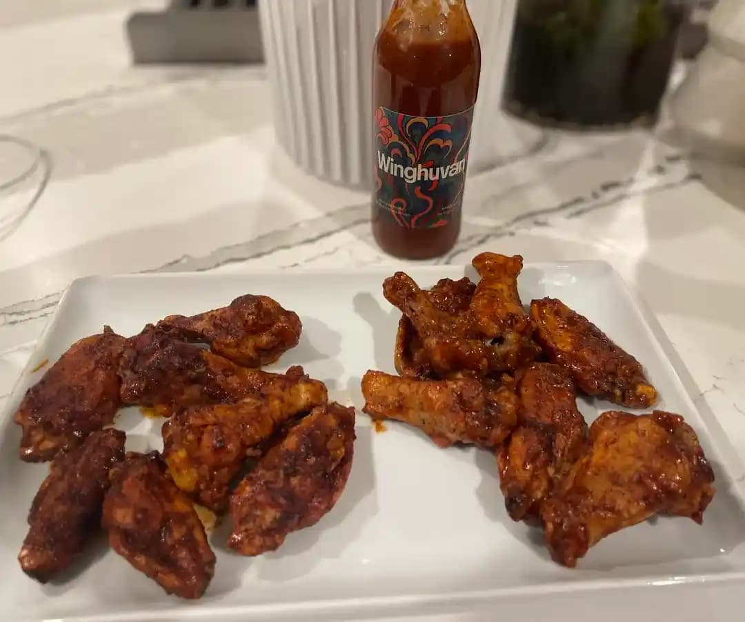 Airfryer'da Tavuk Kanatları: Çıtır ve Sulu Pişirme Teknikleri ve Baharat Seçenekleri